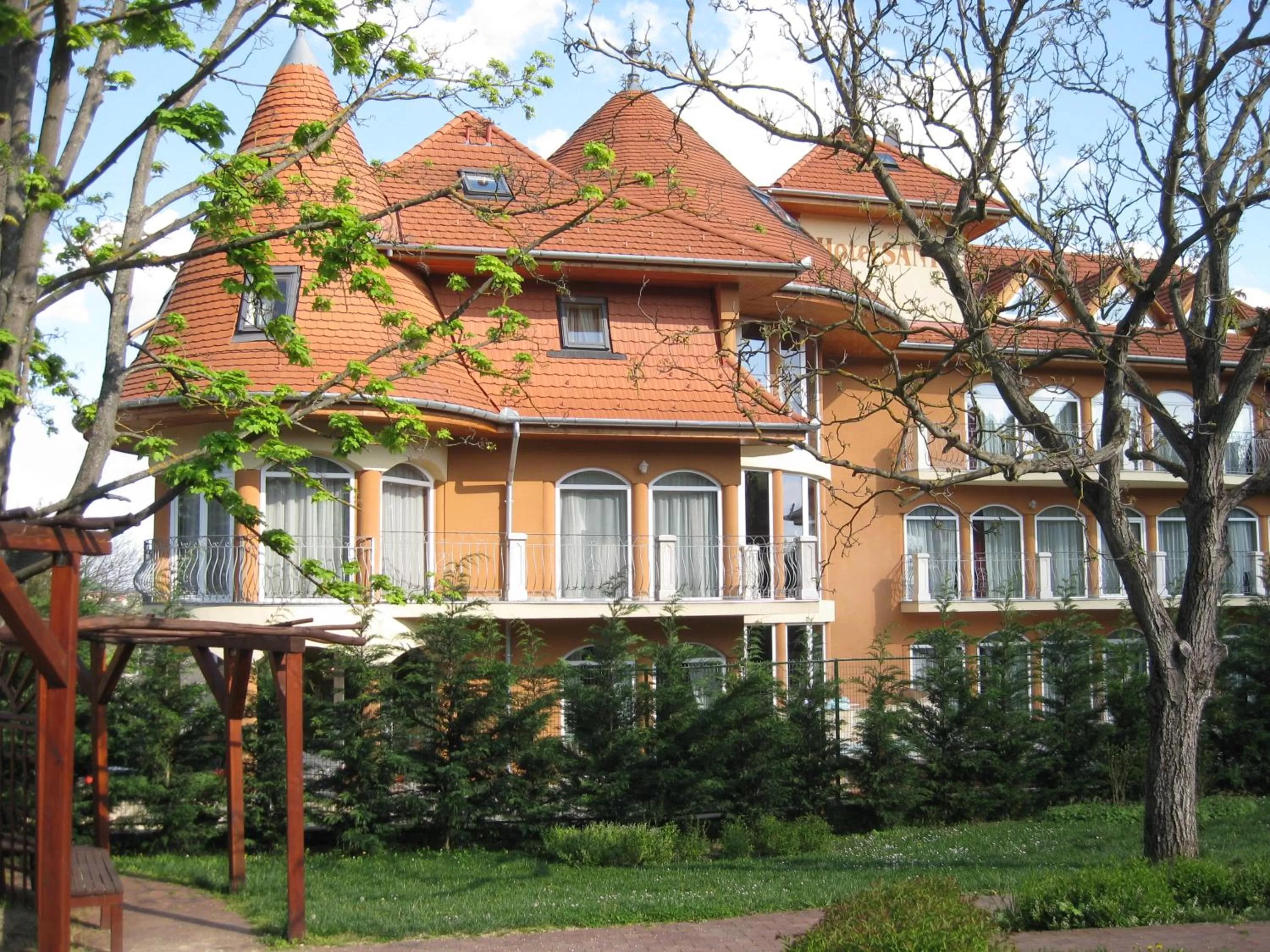 Facade/entrance in SANTE Hévíz