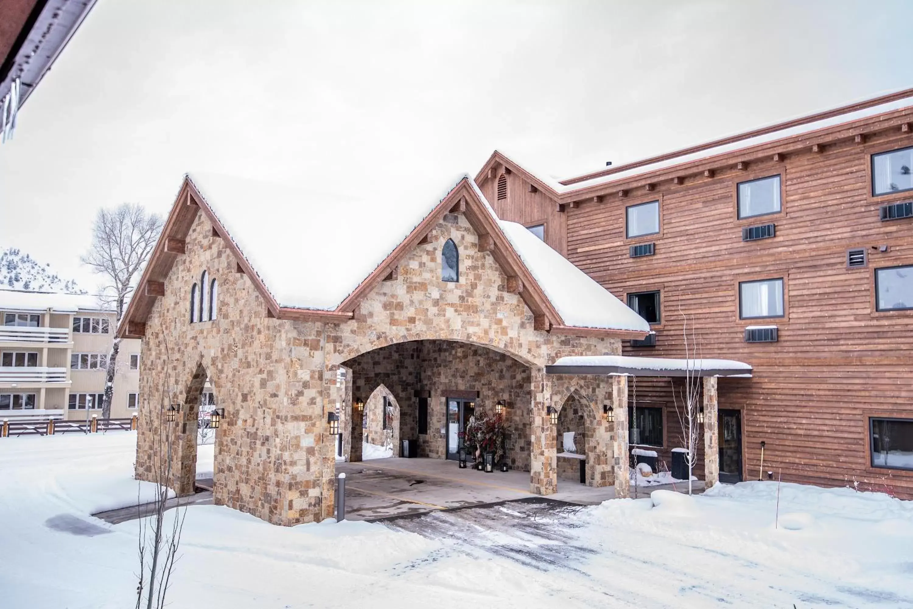 Property building, Winter in Elk Country Inn