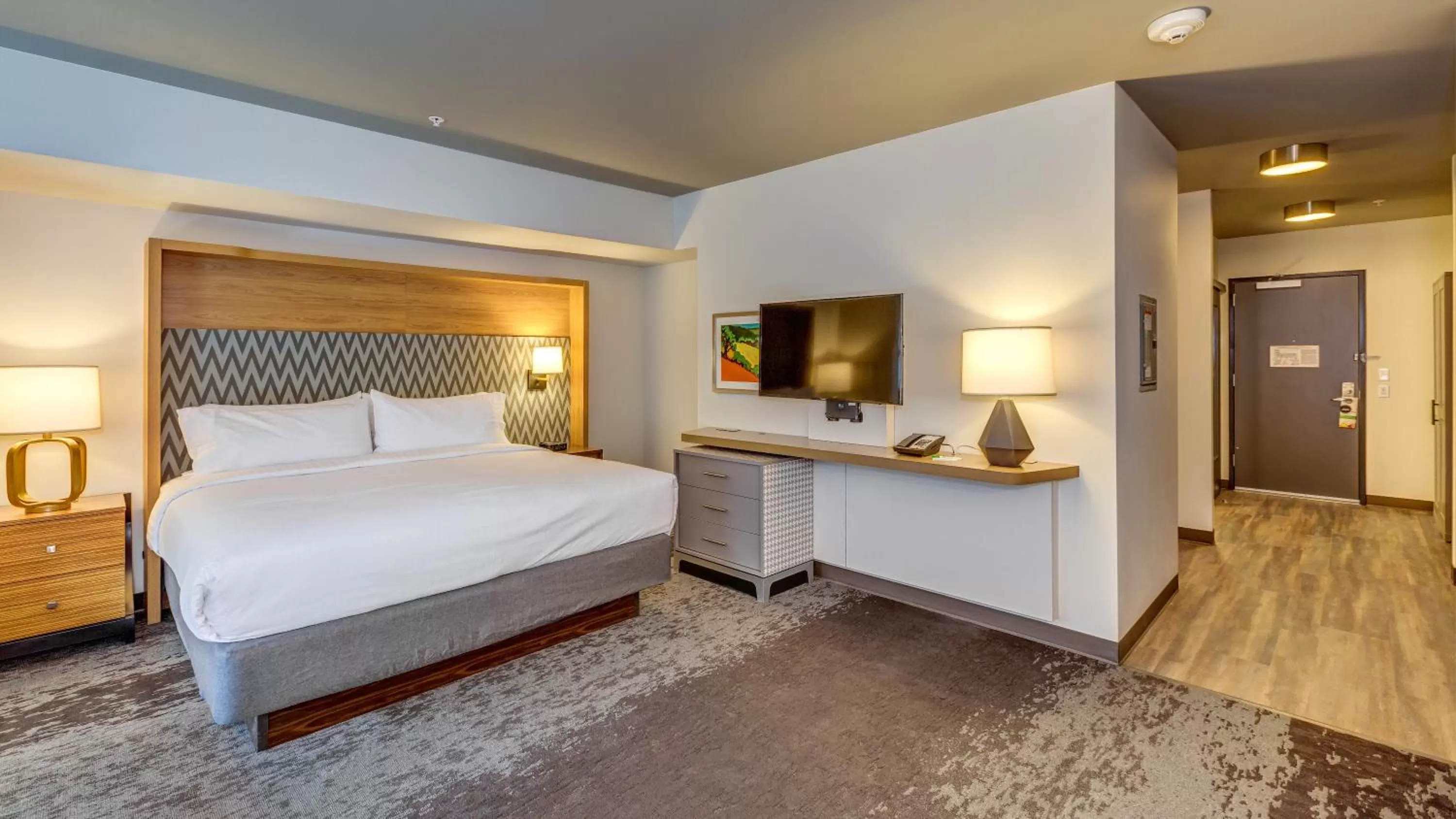 Bed in Holiday Inn & Suites Bellingham by IHG