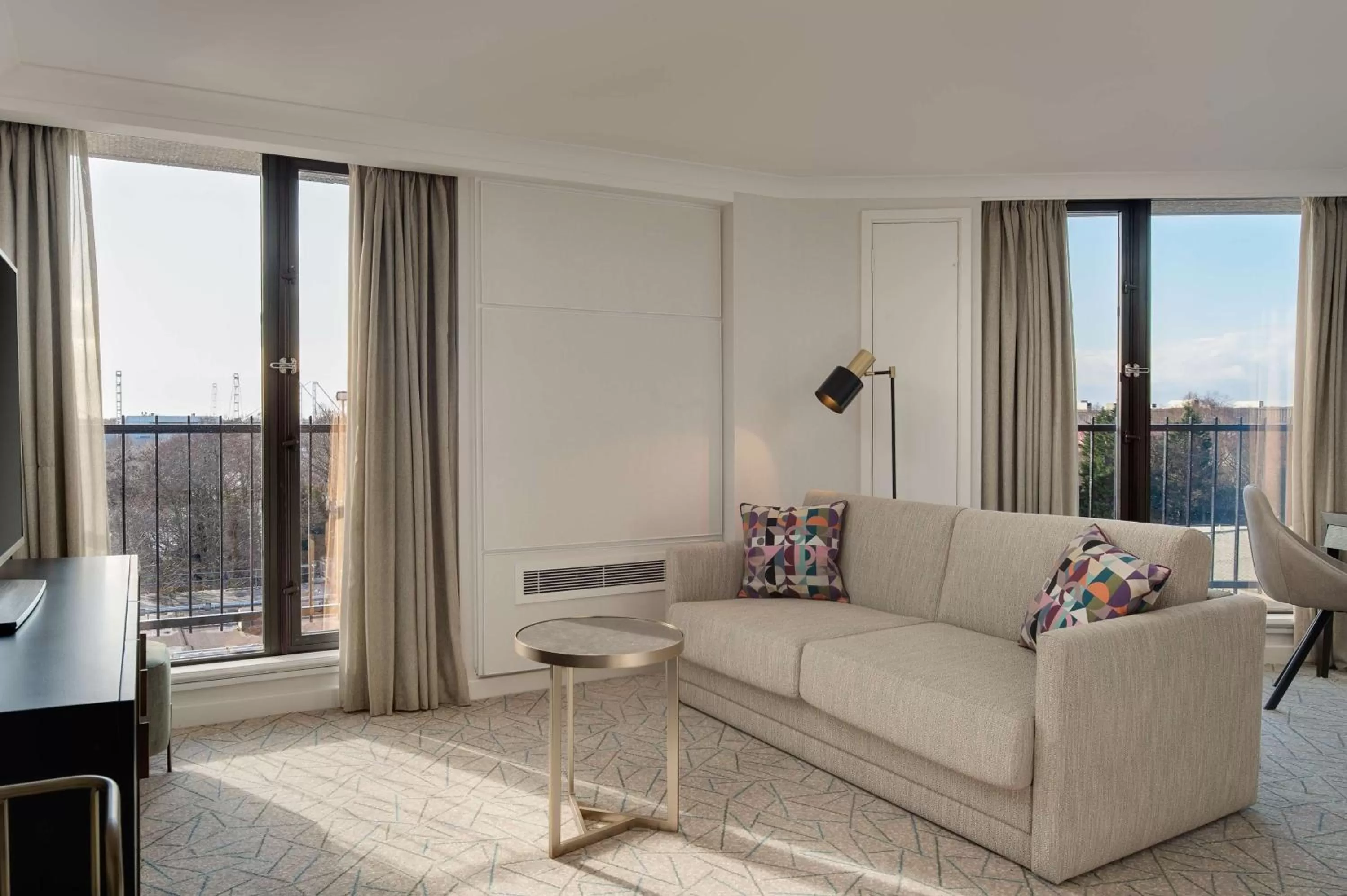 Living room in Hilton Birmingham Metropole Hotel