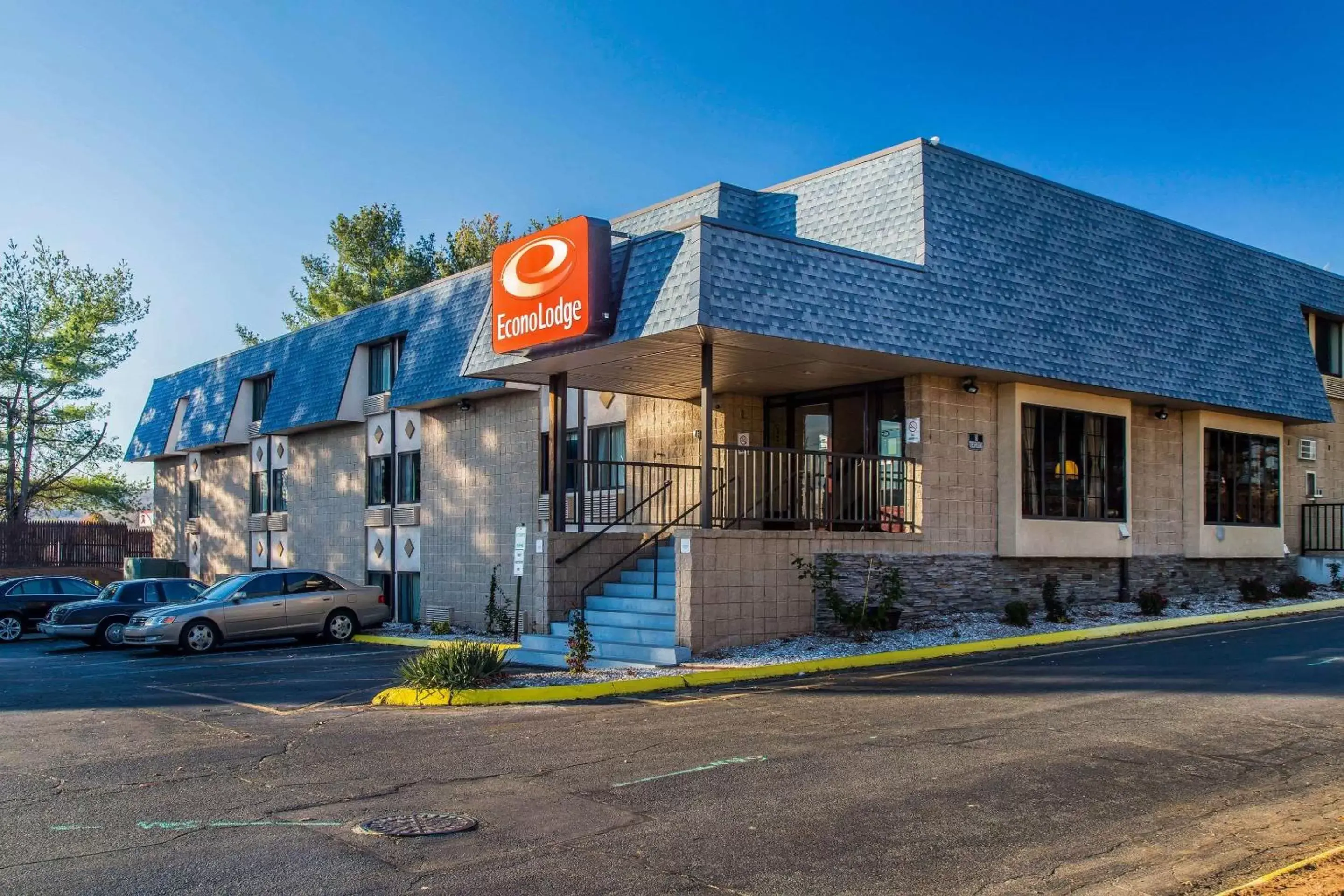 Property Building in Econo Lodge Milldale-Southington