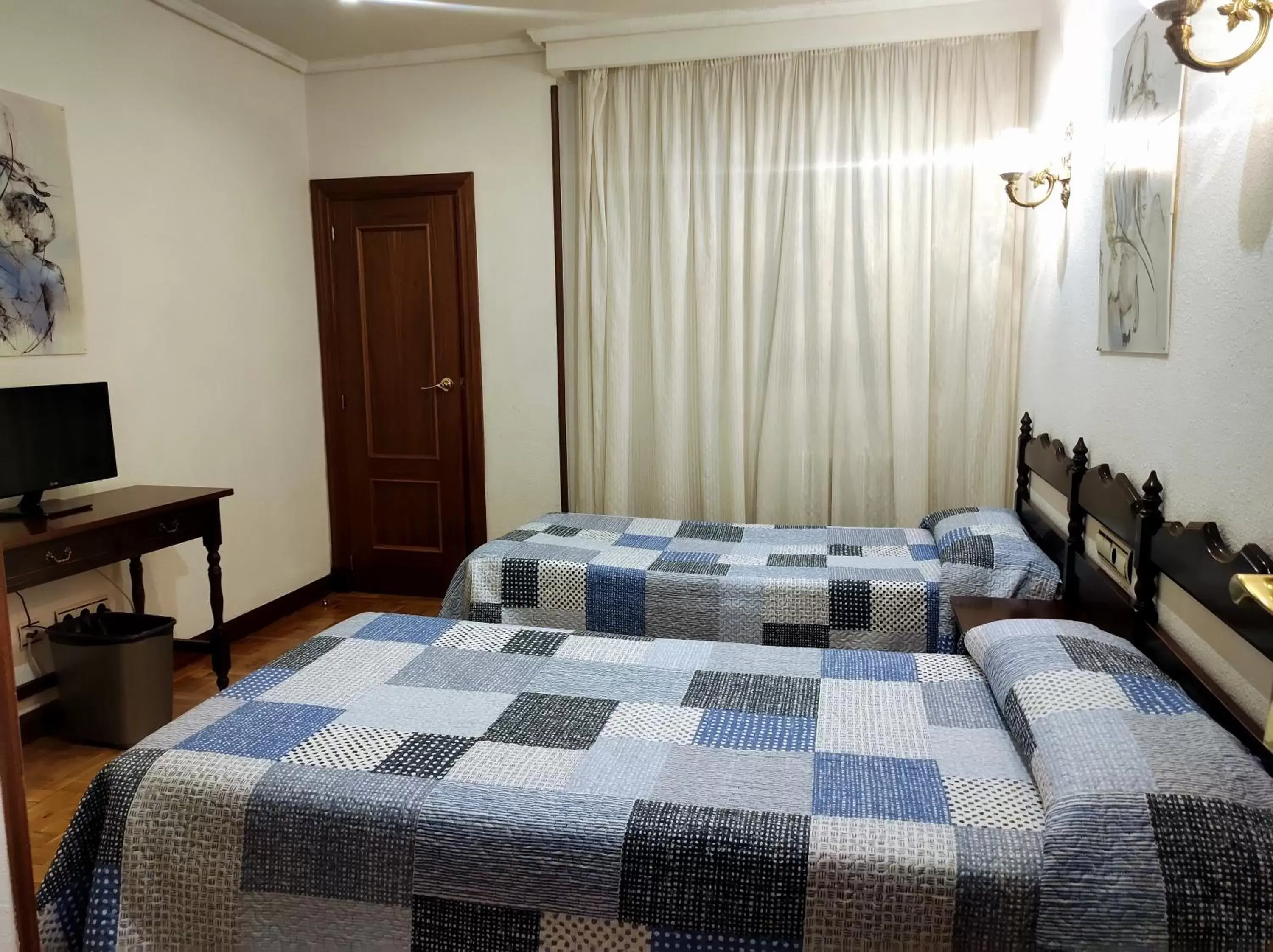 Photo of the whole room, Bed in Hotel Residencia Castellano I