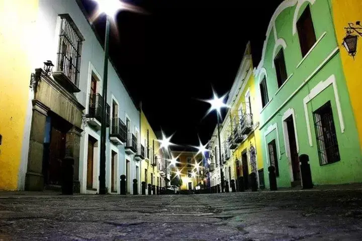 Nearby landmark, Neighborhood in Metropolis Suites Ejecutivas