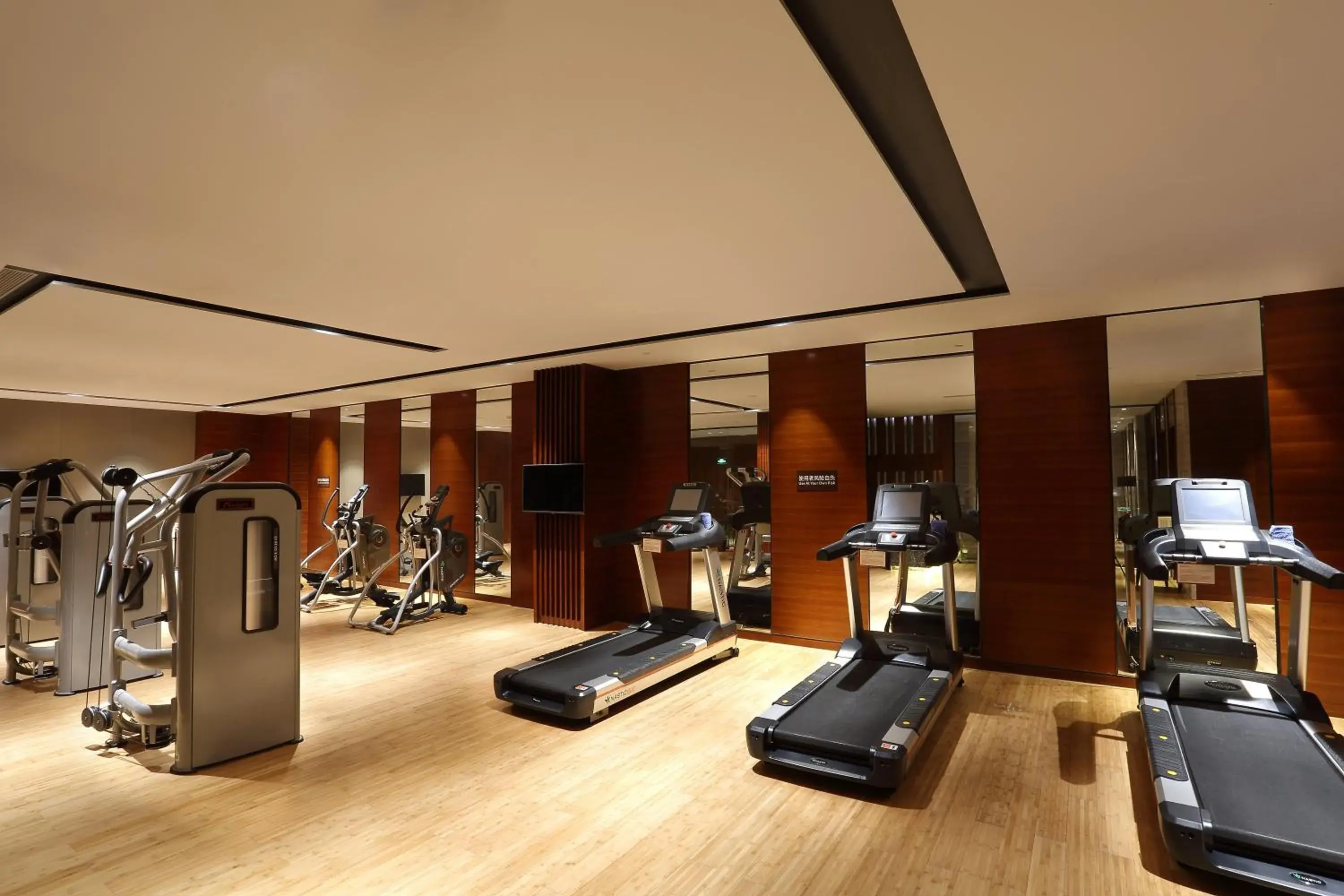 Fitness centre/facilities in HUALUXE Yangjiang City Center Fitness centre/facilities in HUALUXE Yangjiang City Center