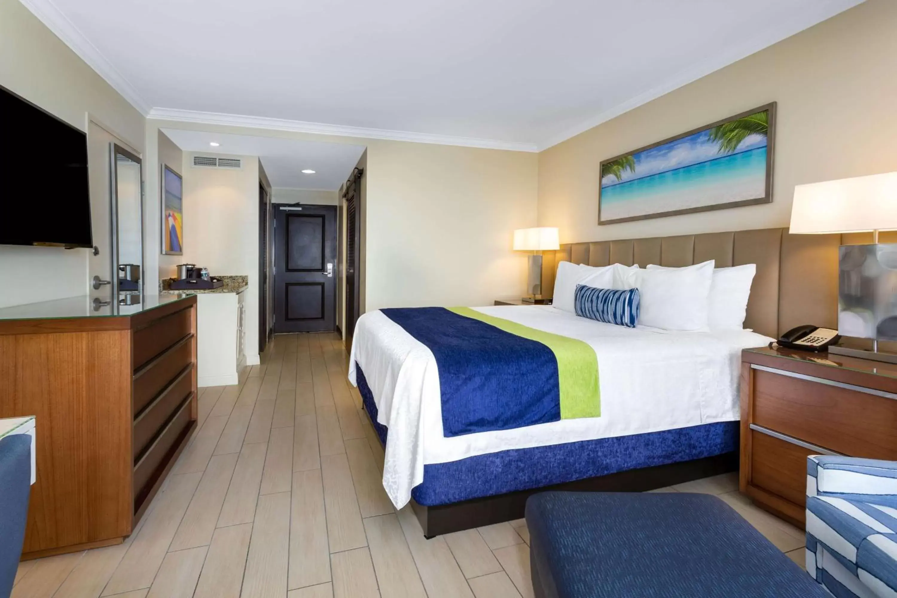 Photo of the whole room, Bed in Wyndham Deerfield Beach Resort