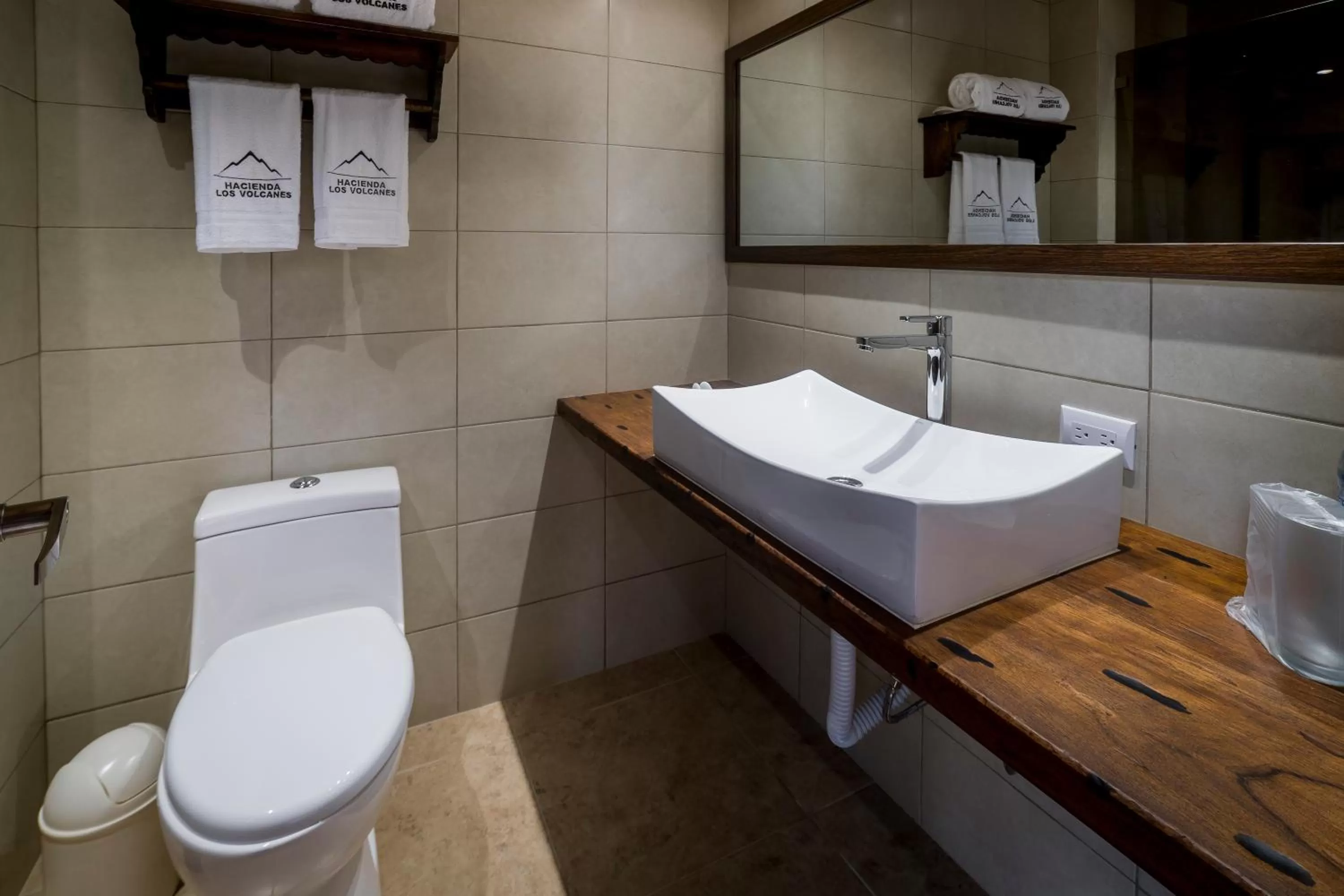 Toilet, Bathroom in HOTEL Y RESTAURANTE HACIENDA LOS VOLCANES