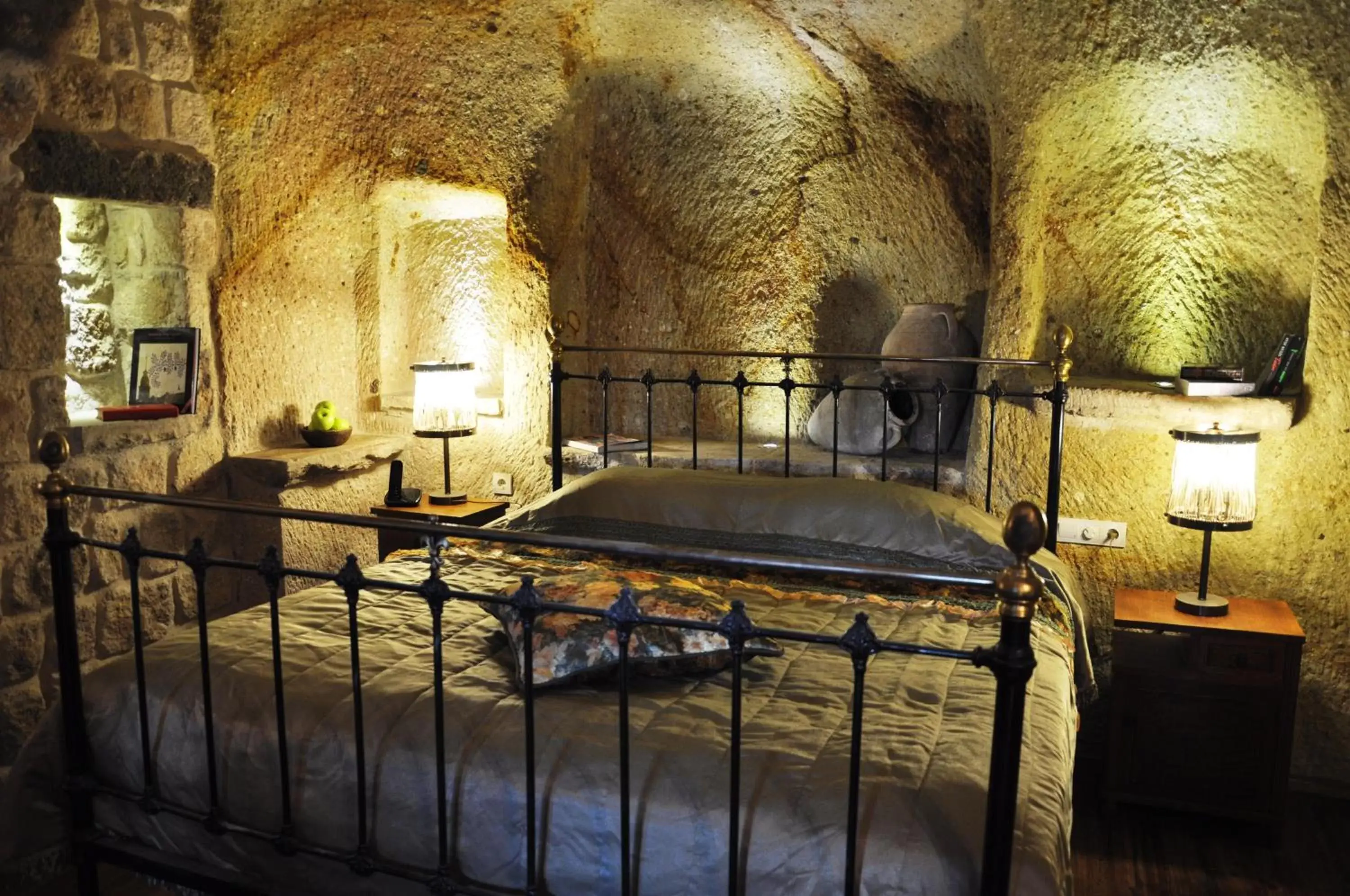 Bed, Spa/Wellness in Dere Suites Cappadocia