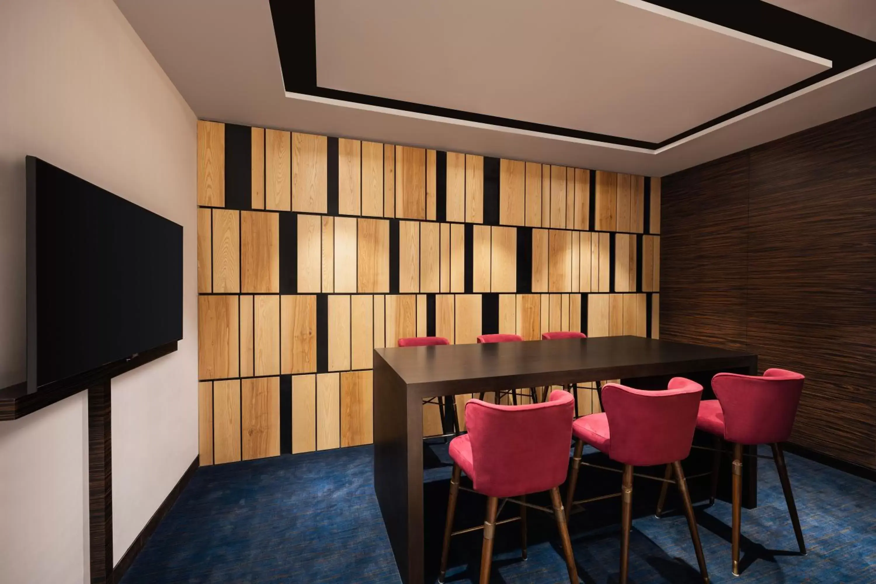 Seating area, TV/Entertainment Center in Fairfield by Marriott Agra