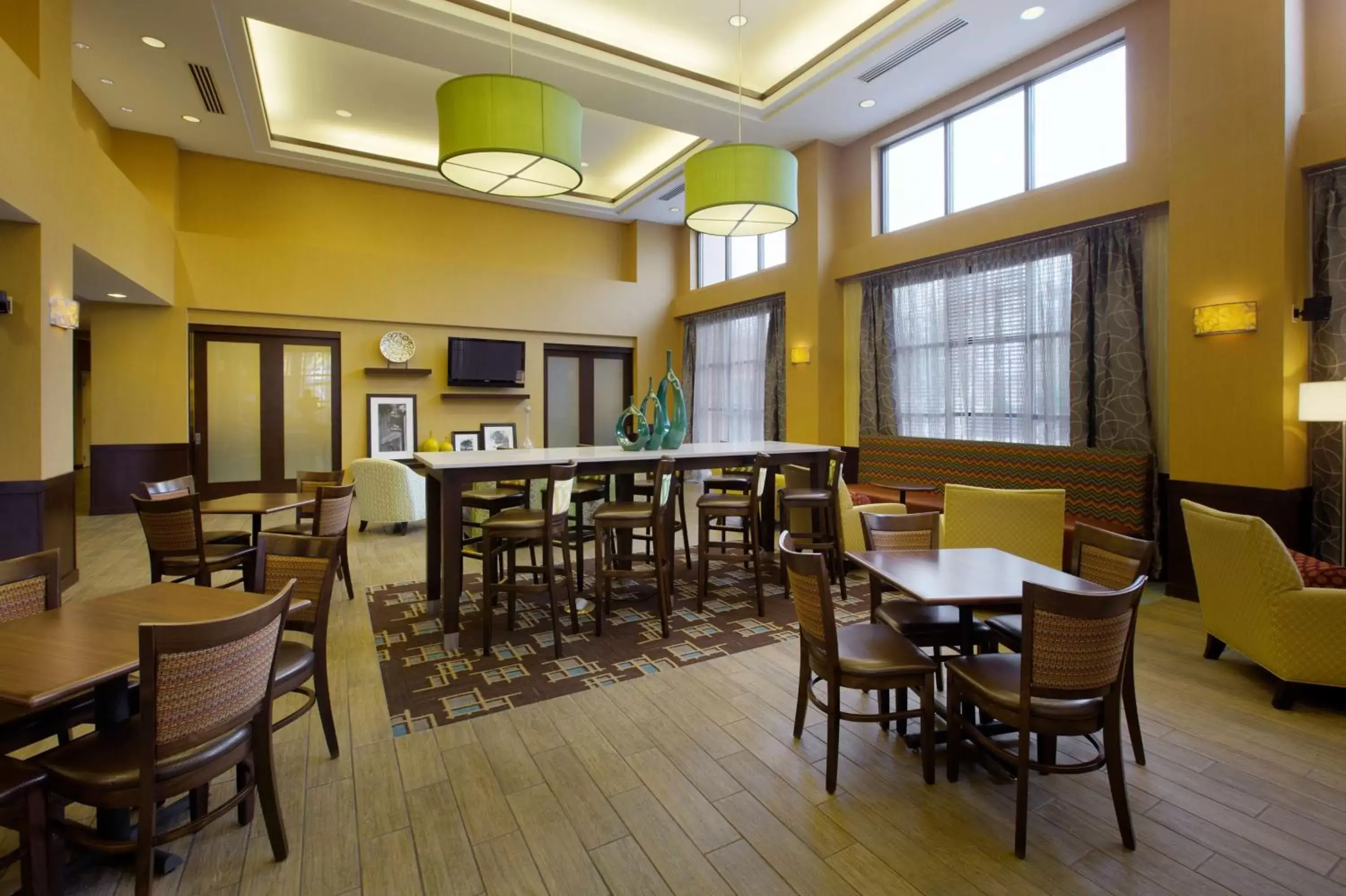 Lobby or reception, Restaurant/Places to Eat in Hampton Inn & Suites Burlington
