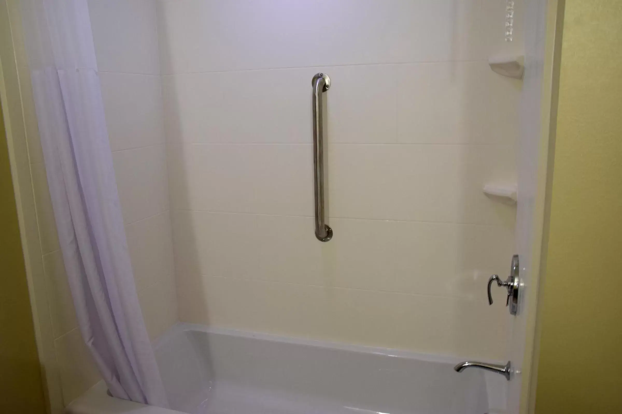 King Suite with Accessible Bath Tub - Non-Smoking in Comfort Suites near Rainbow Springs Dunnellon