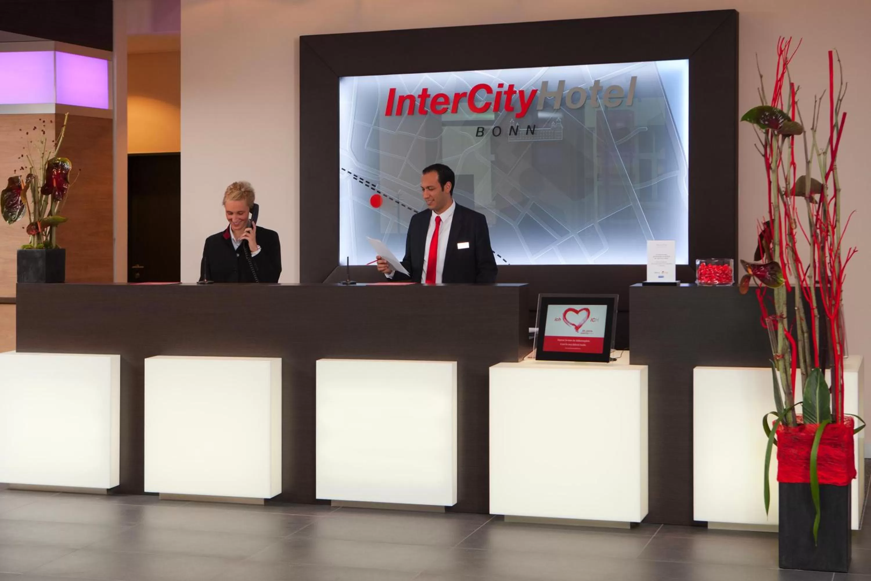 Lobby or reception in IntercityHotel Bonn
