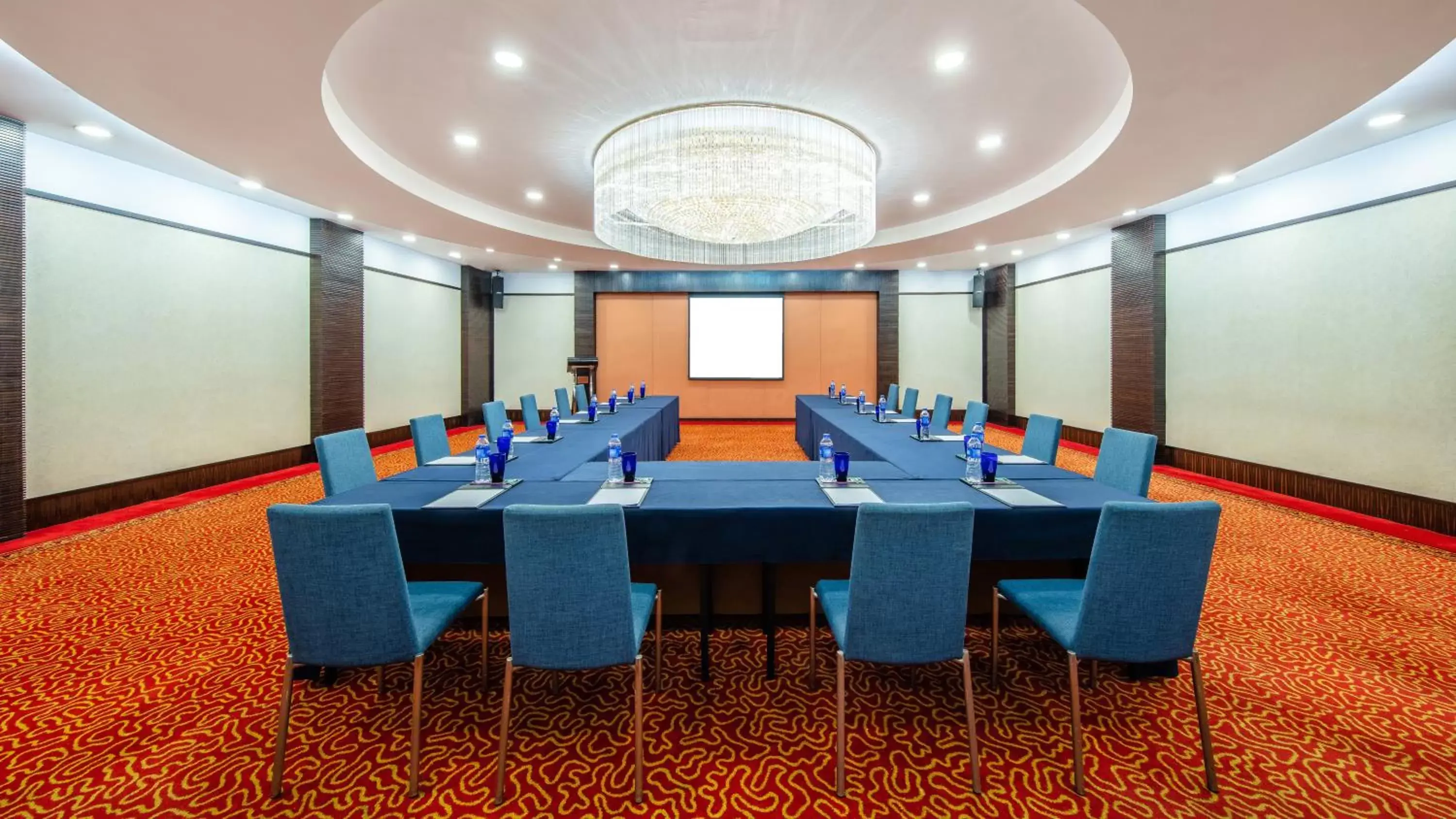 Meeting/conference room in Crowne Plaza Foshan, an IHG Hotel - Exclusive bus stations for HKSAR round-trips