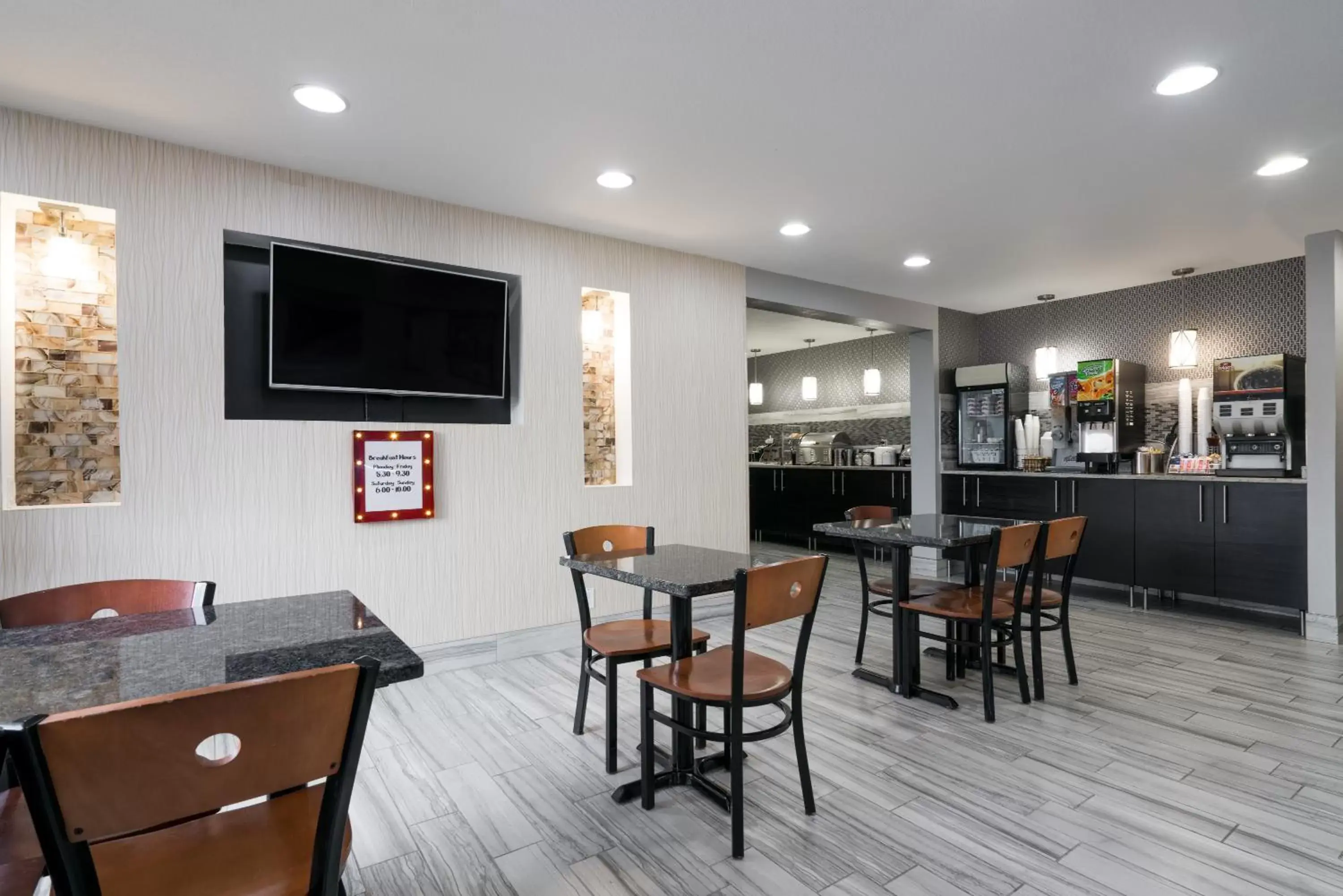 Lounge/Bar in Super 8 by Wyndham Rochester Mayo Clinic Area