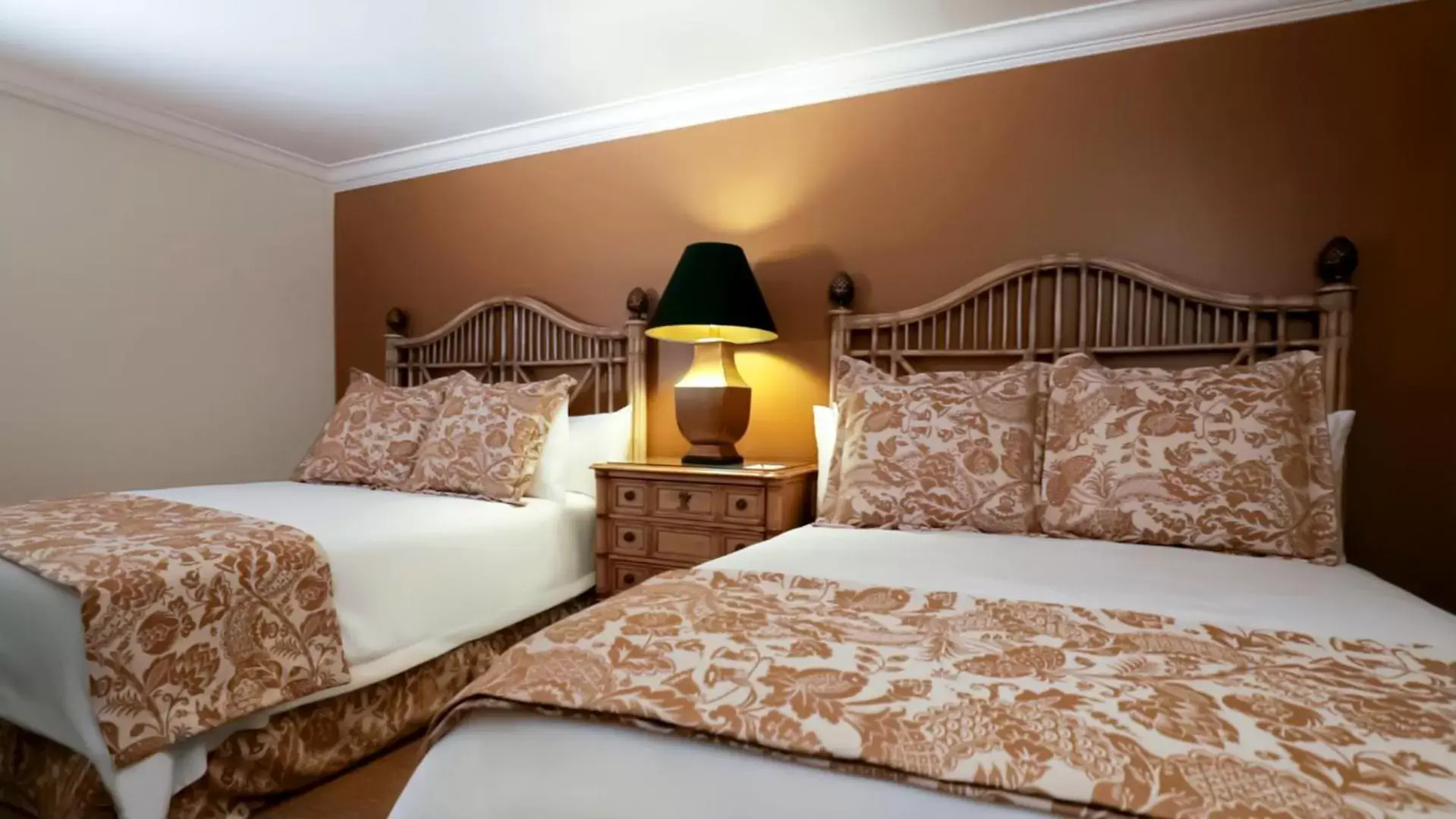 Bed in Santa Barbara Inn