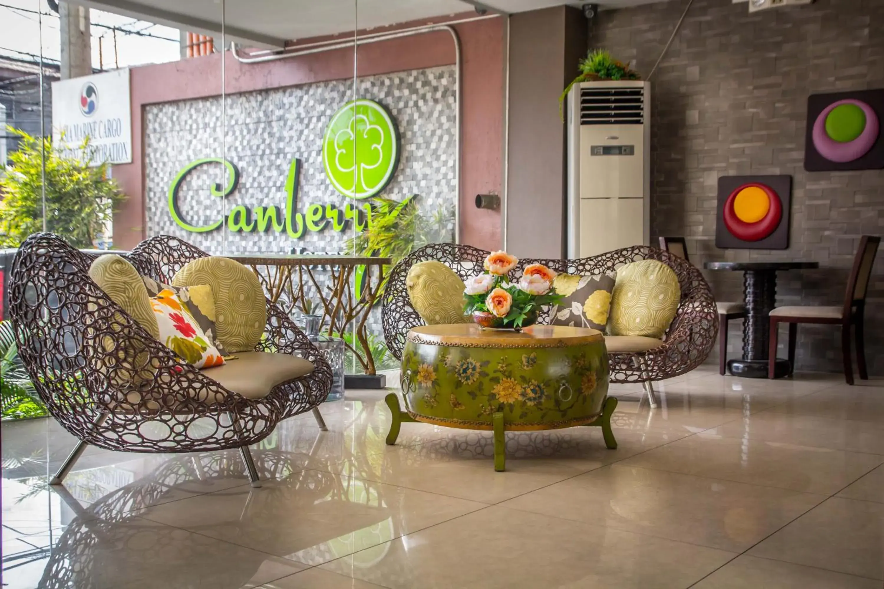 Lounge or bar in Canberry Hotel