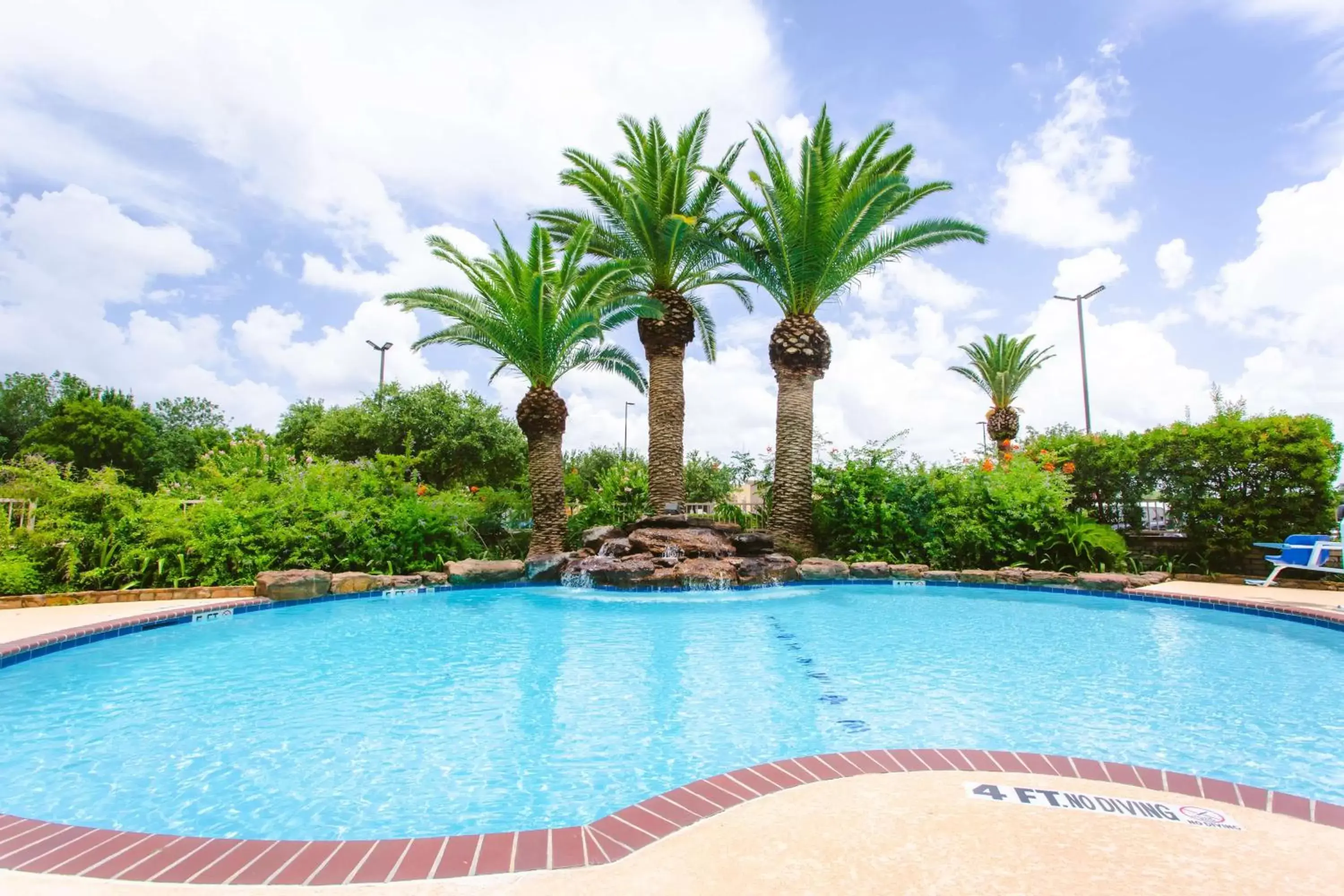 On site, Swimming Pool in Best Western Pearland Inn