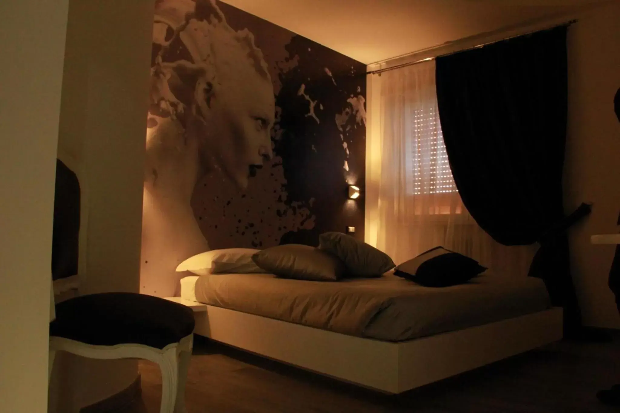 Photo of the whole room, Bed in Caos Calmo