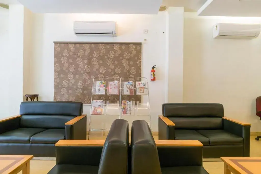 Seating area in Crescent Park Seating area in Crescent Park