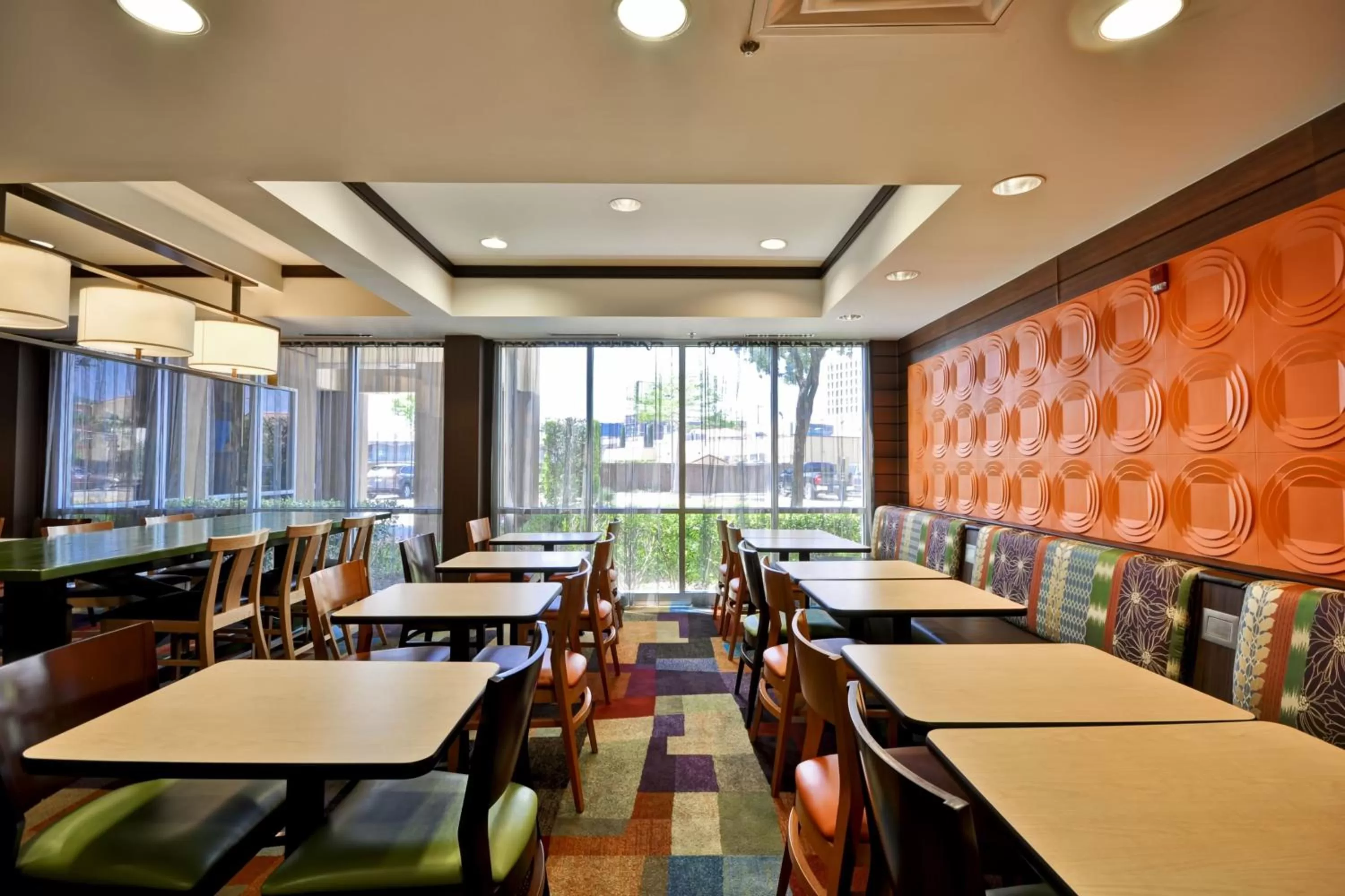 Breakfast in Fairfield Inn & Suites Dallas Medical/Market Center