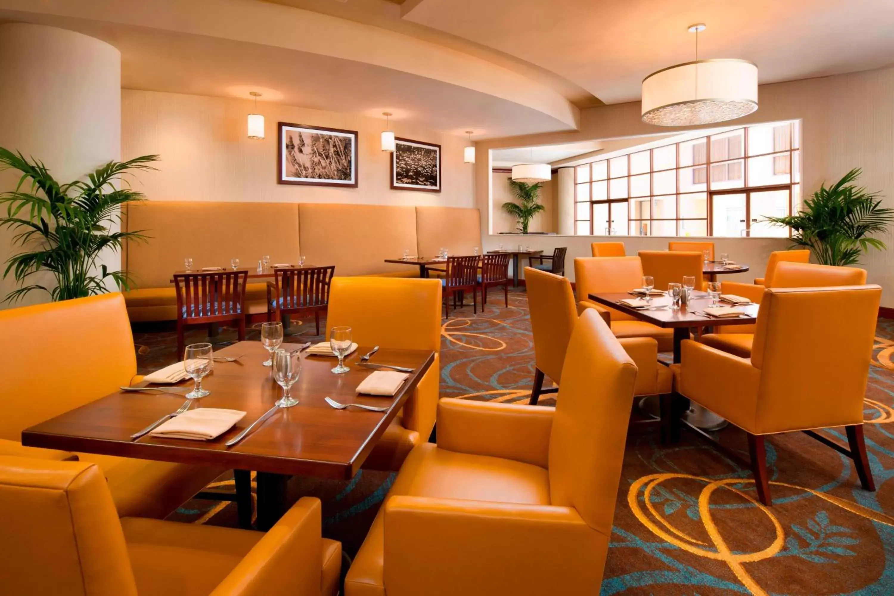 Restaurant/Places to Eat in Sheraton Agoura Hills Hotel