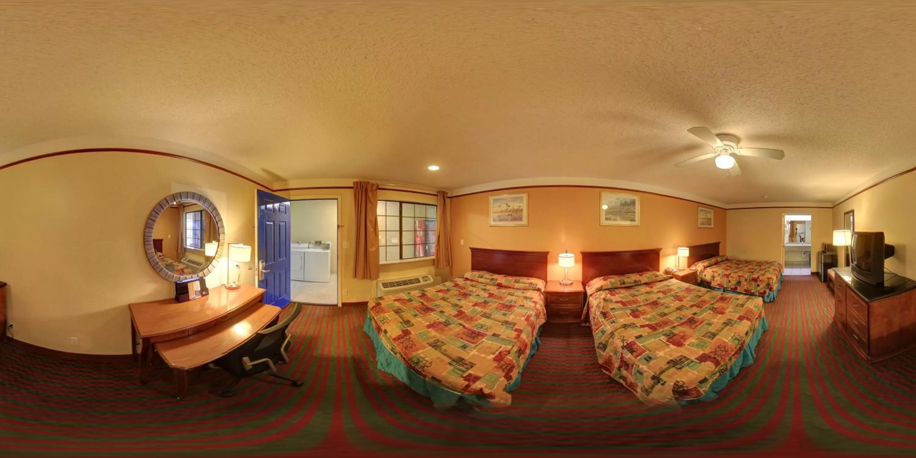 Bed in Deluxe Inn and Suites