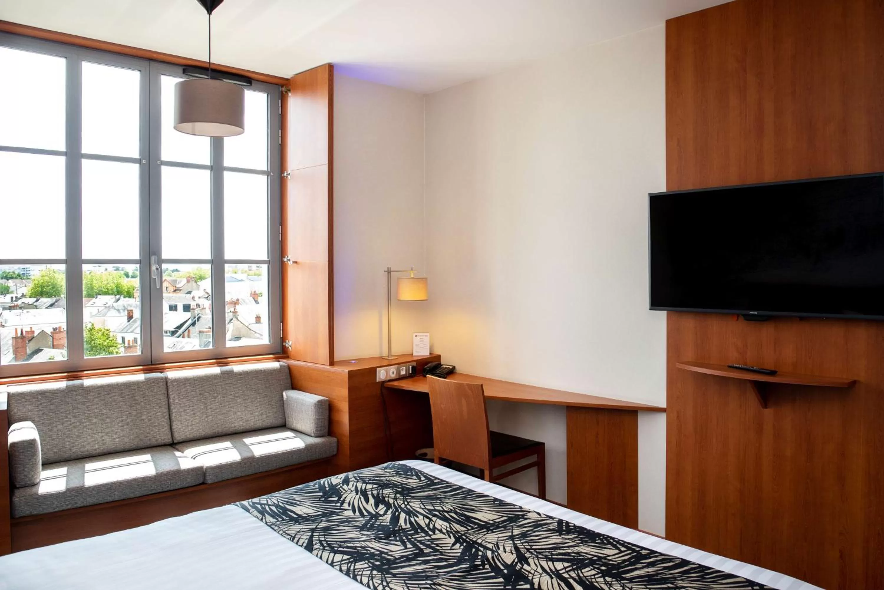 TV and multimedia, Bed in Best Western Plus Hôtel Colbert