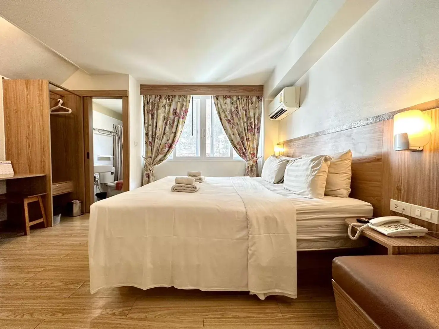 Bed in Dinsomon Hotel
