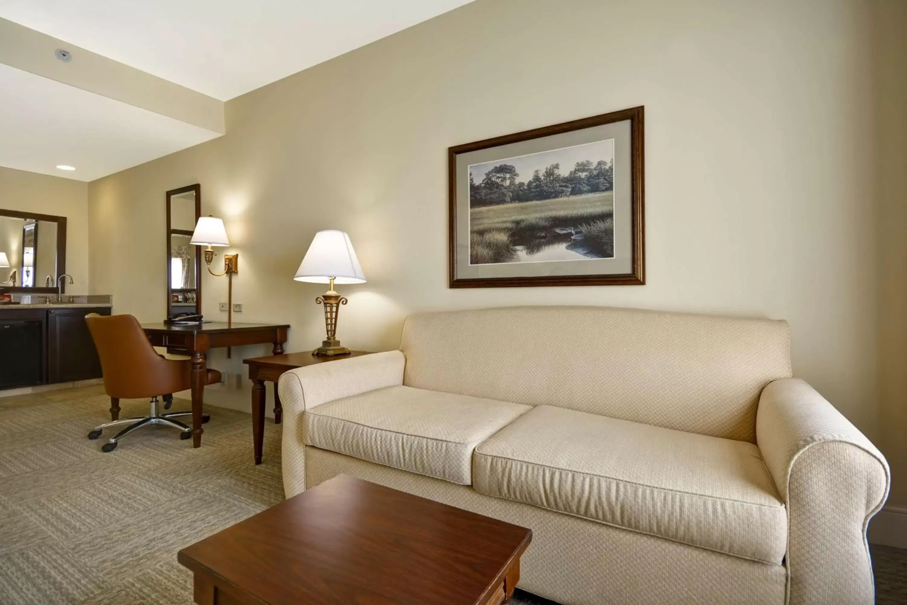 Bedroom, Seating Area in Hampton Inn & Suites Savannah Historic District