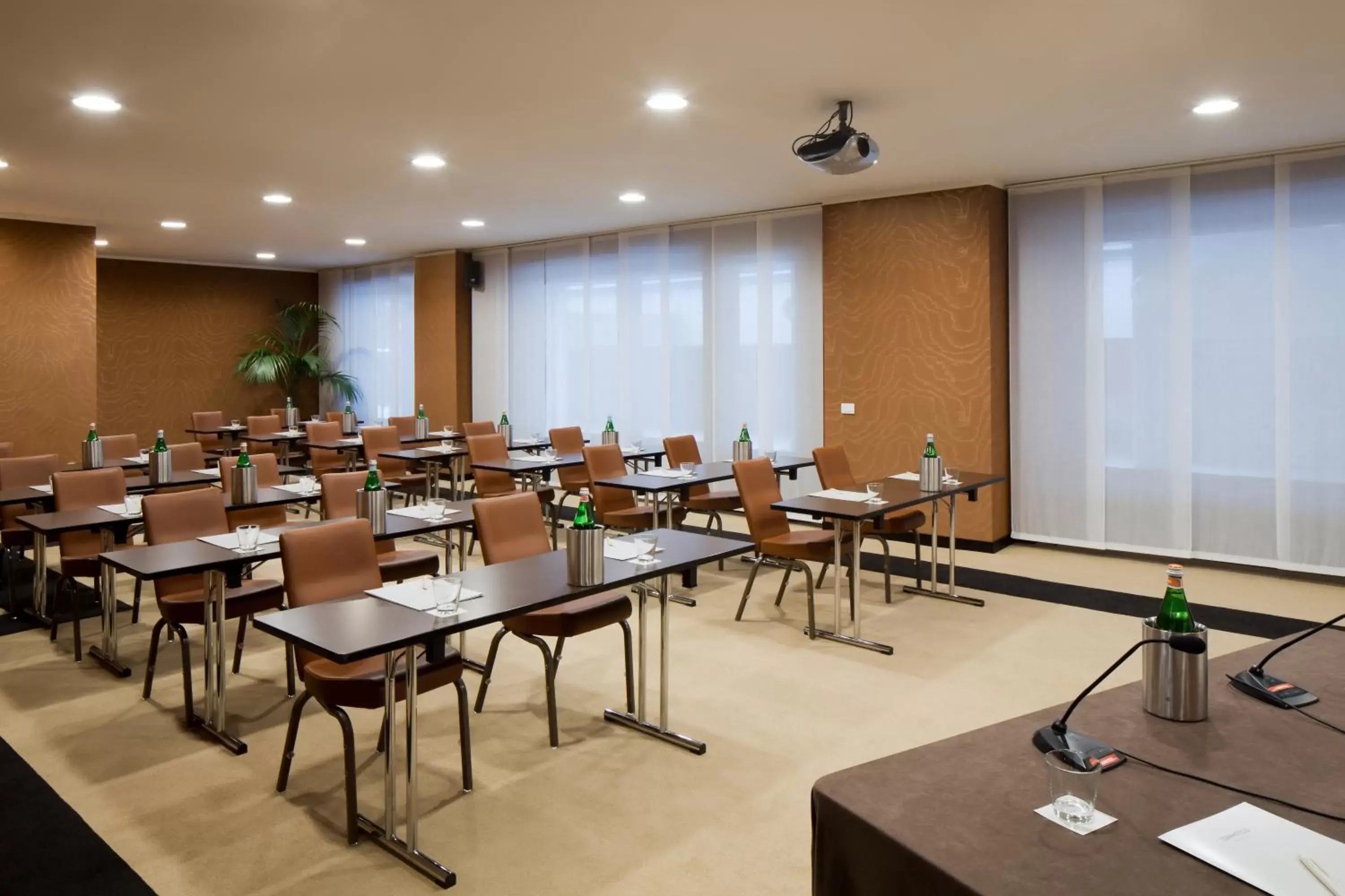 Meeting/conference room in Starhotels Du Parc