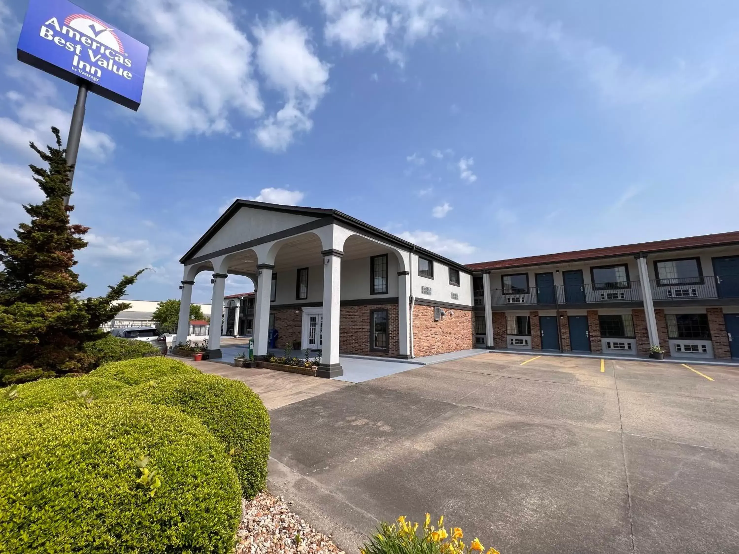 Property Building in Americas Best Value Inn Blue Ridge