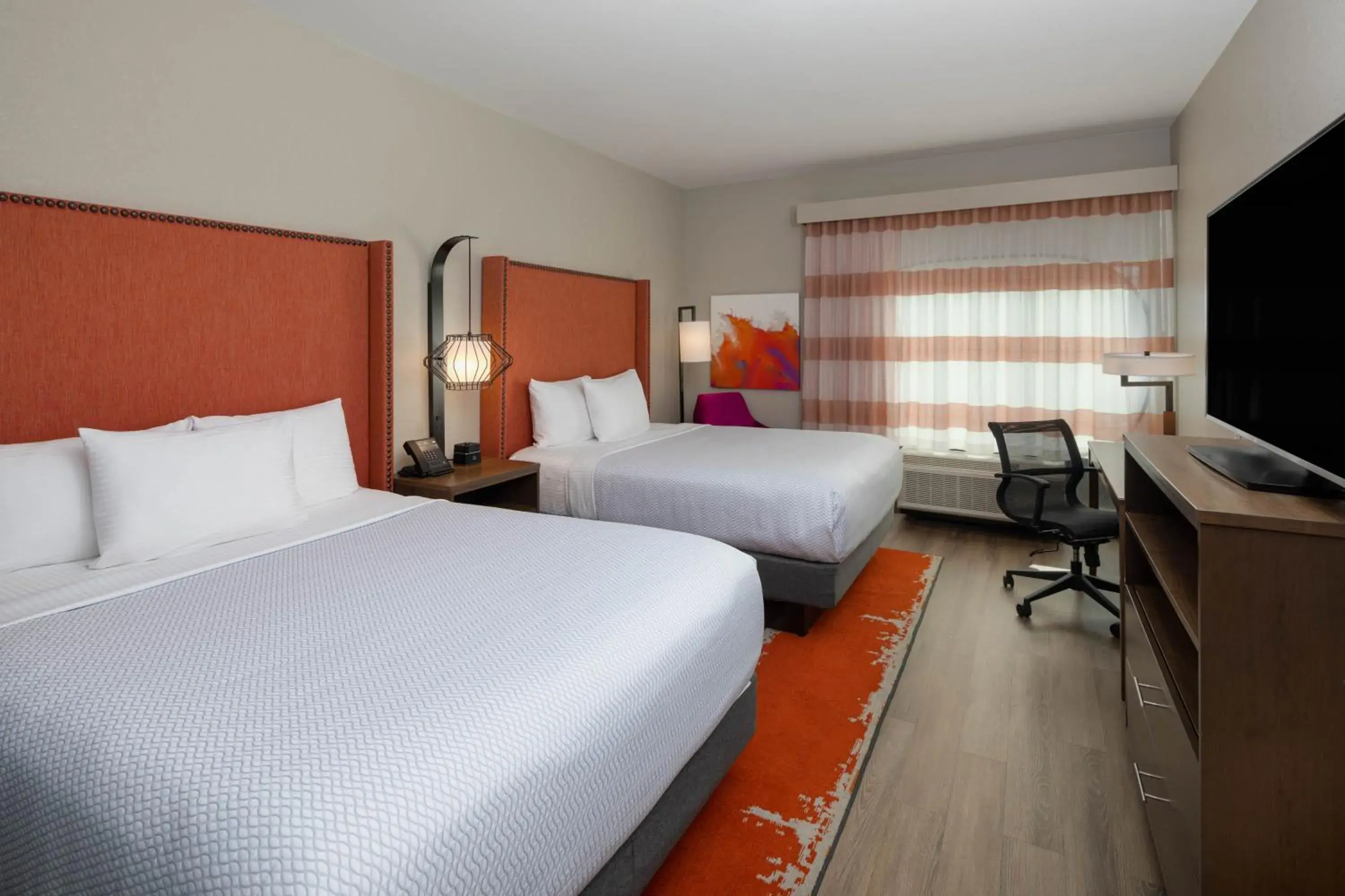 Photo of the whole room, Bed in La Quinta Inn & Suites by Wyndham Perry