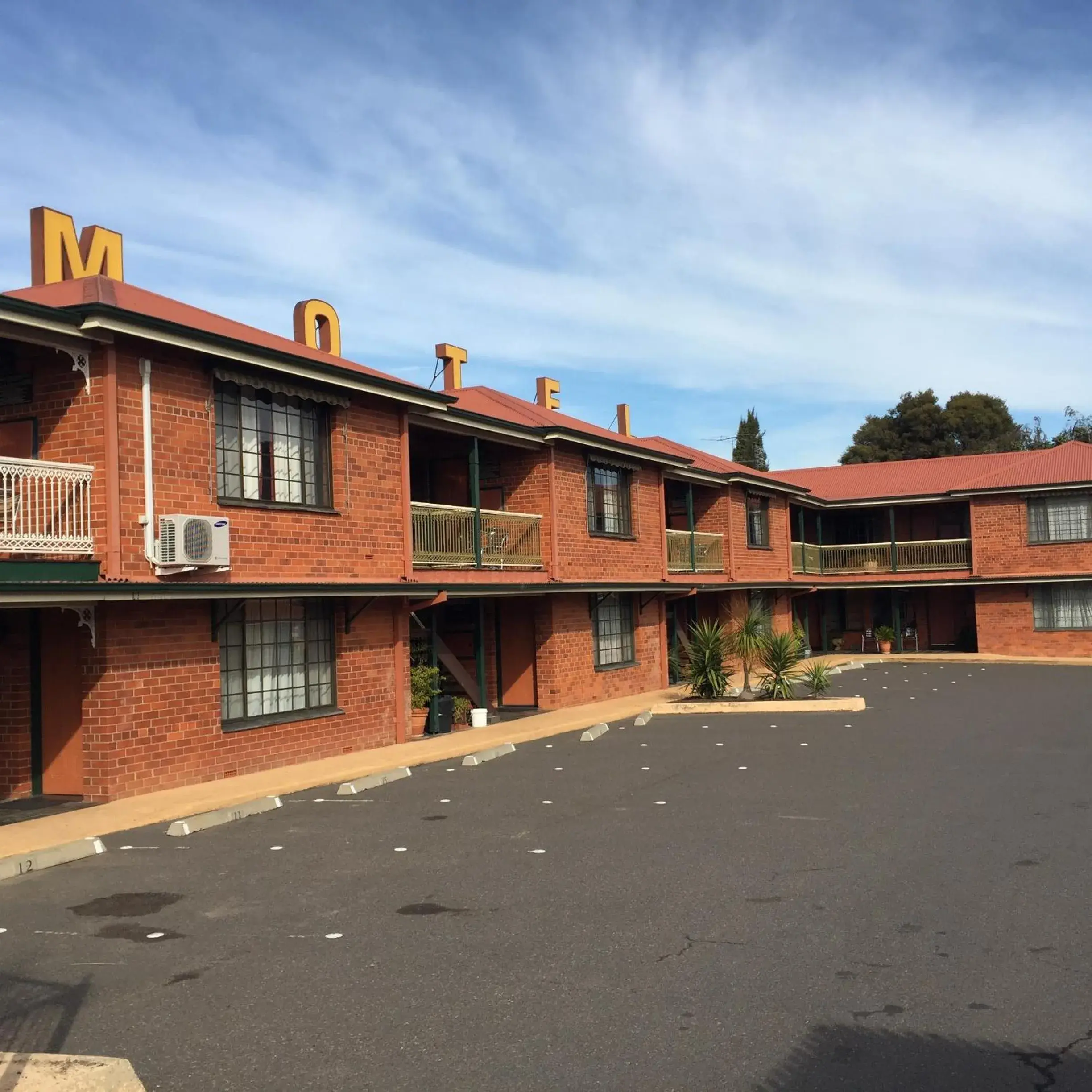 Facade/entrance, Property Building in Poet's Recall Motel