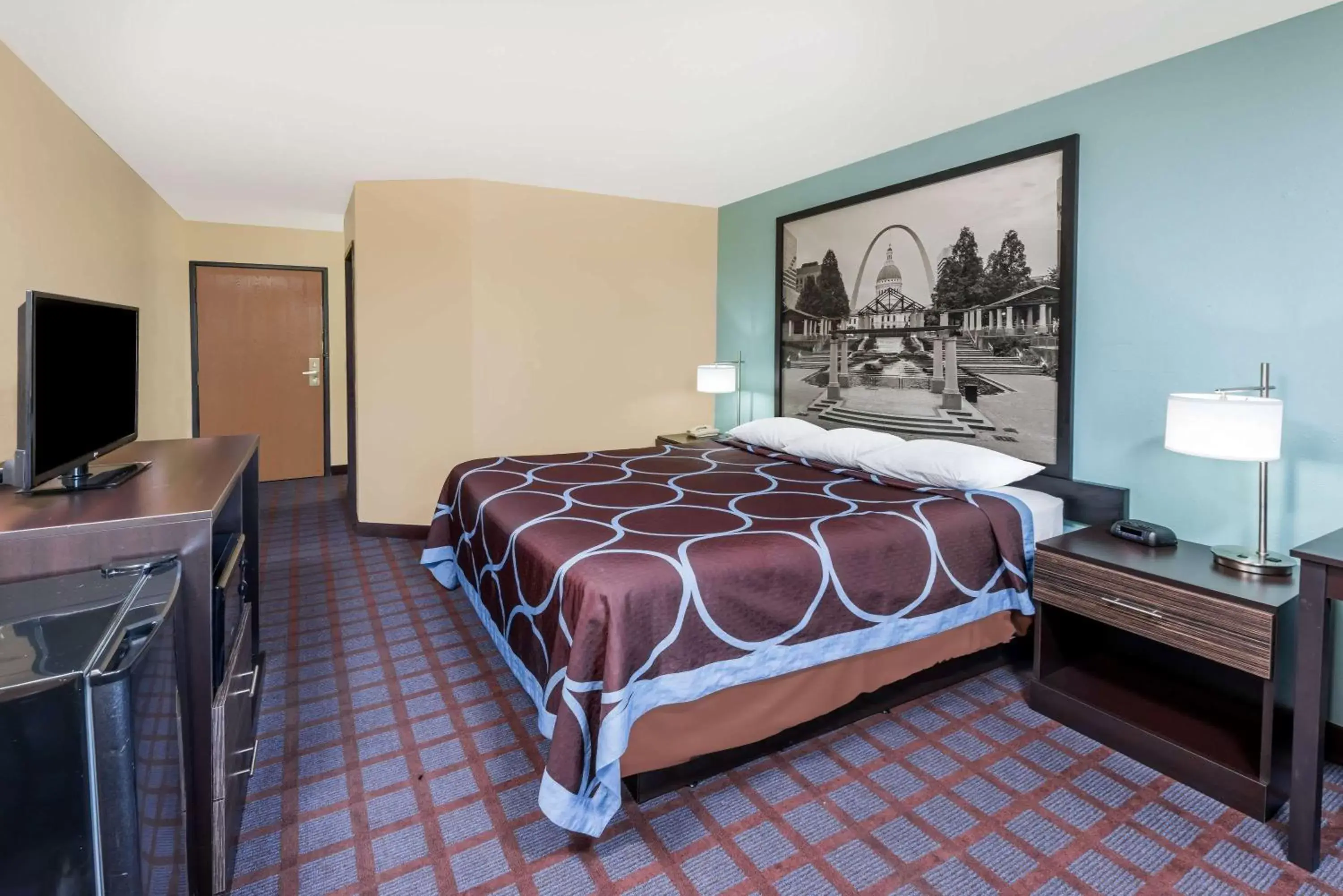 Bedroom, Bed in Super 8 by Wyndham Okawville