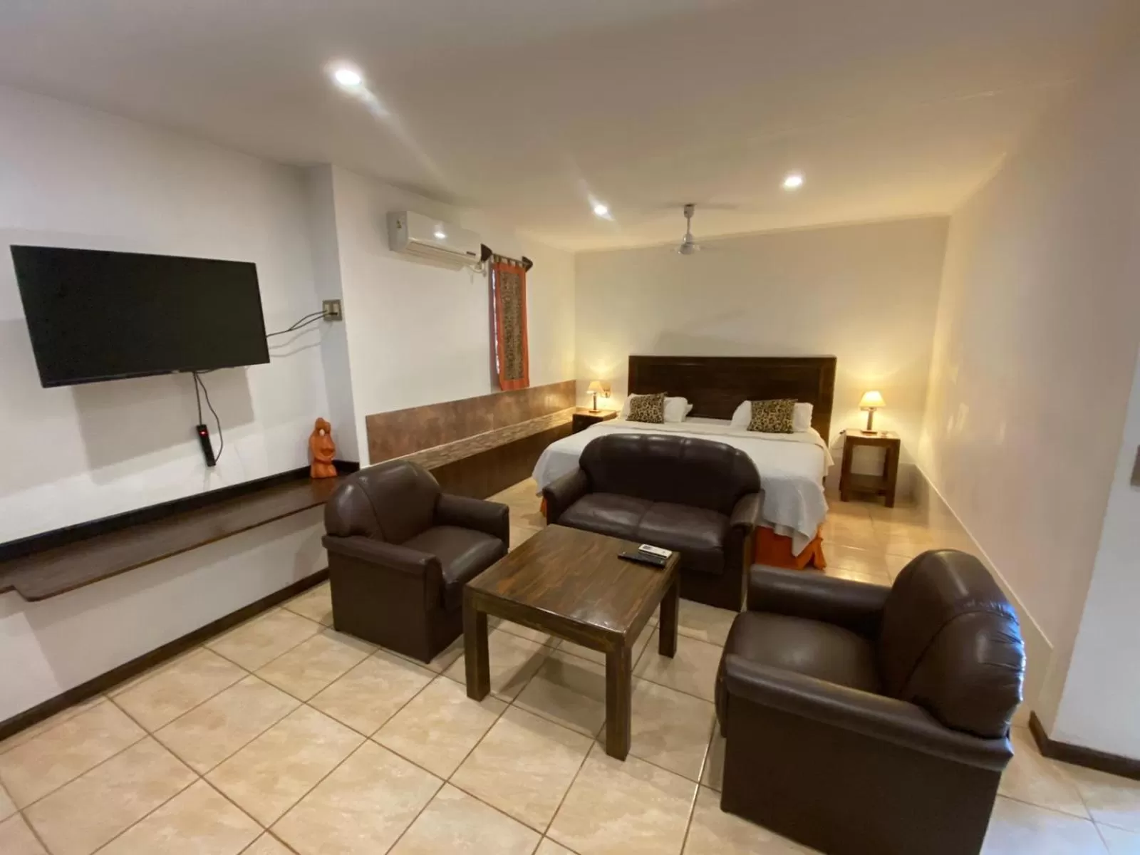 TV and multimedia in Boutique Hotel De La Fonte & Restaurant