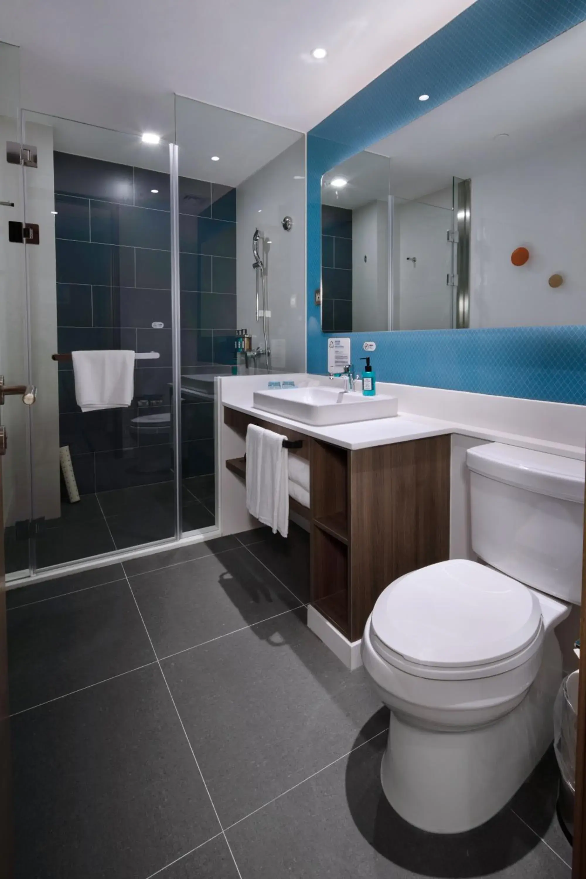 Toilet, Bathroom in HOLIDAY INN EXPRESS SHANGHAI HONGQIAO NORTH