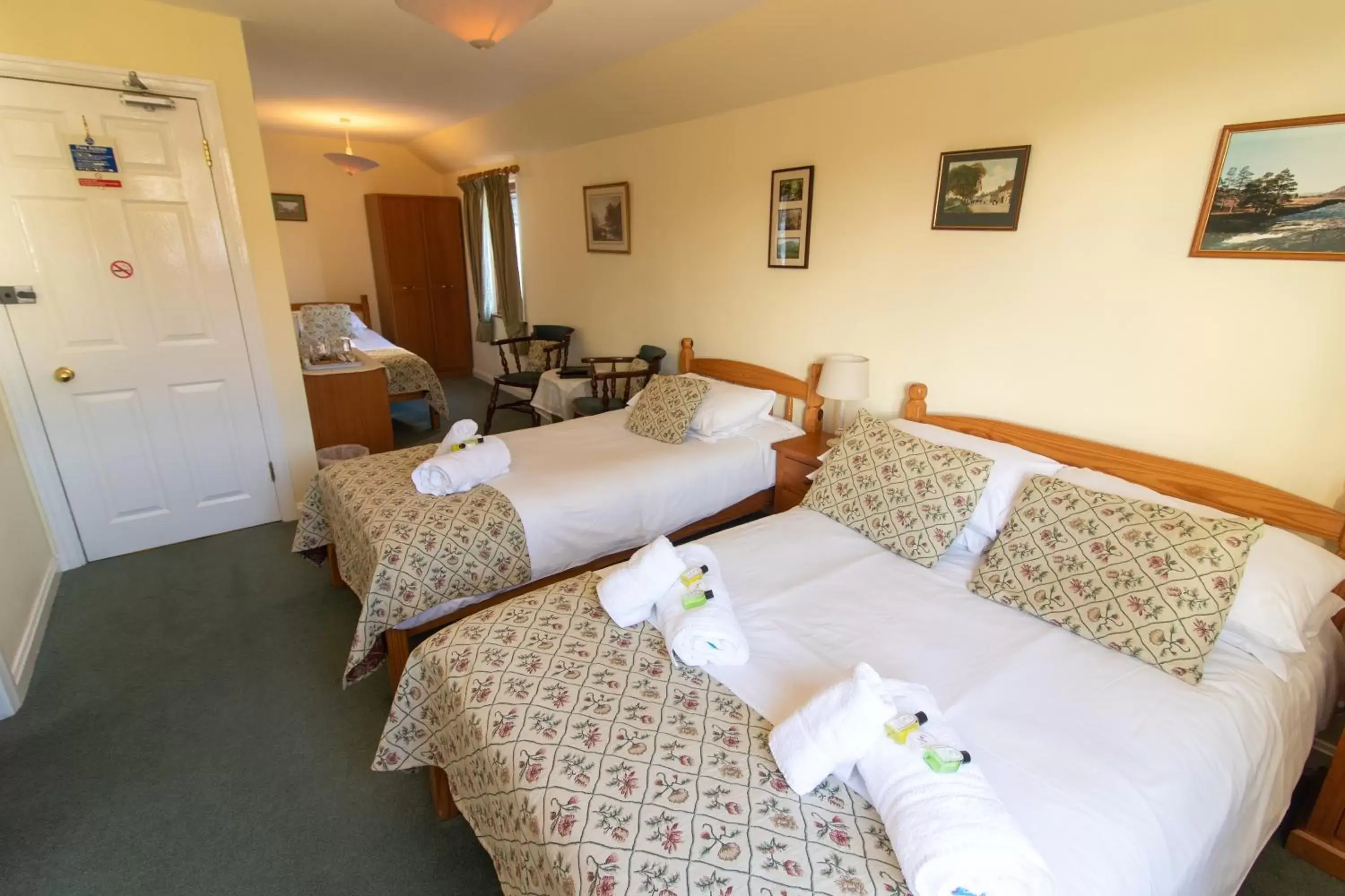 Bed in Auld Cross Keys Inn