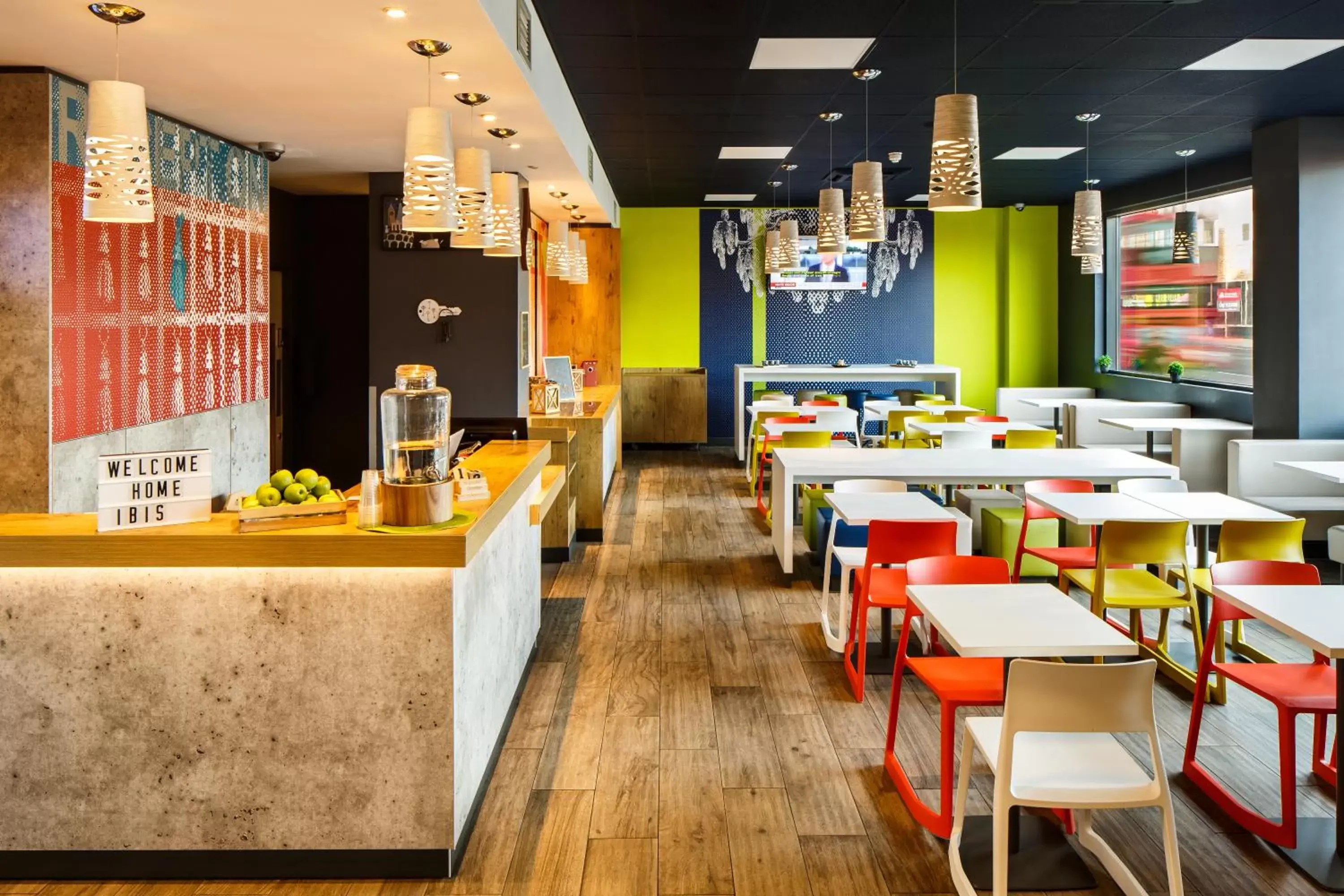 Lobby or reception, Restaurant/Places to Eat in ibis budget London Hounslow