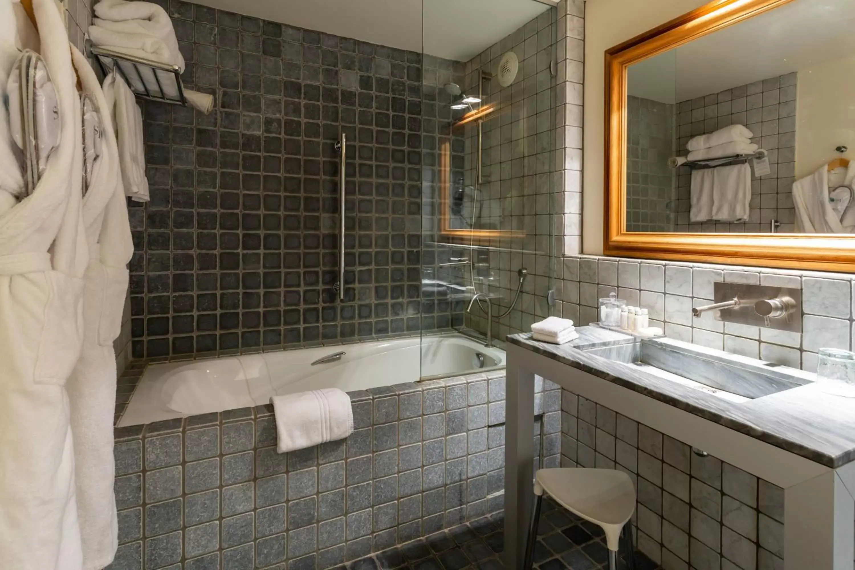 Bathroom in L'Hermitage Gantois, Autograph Collection