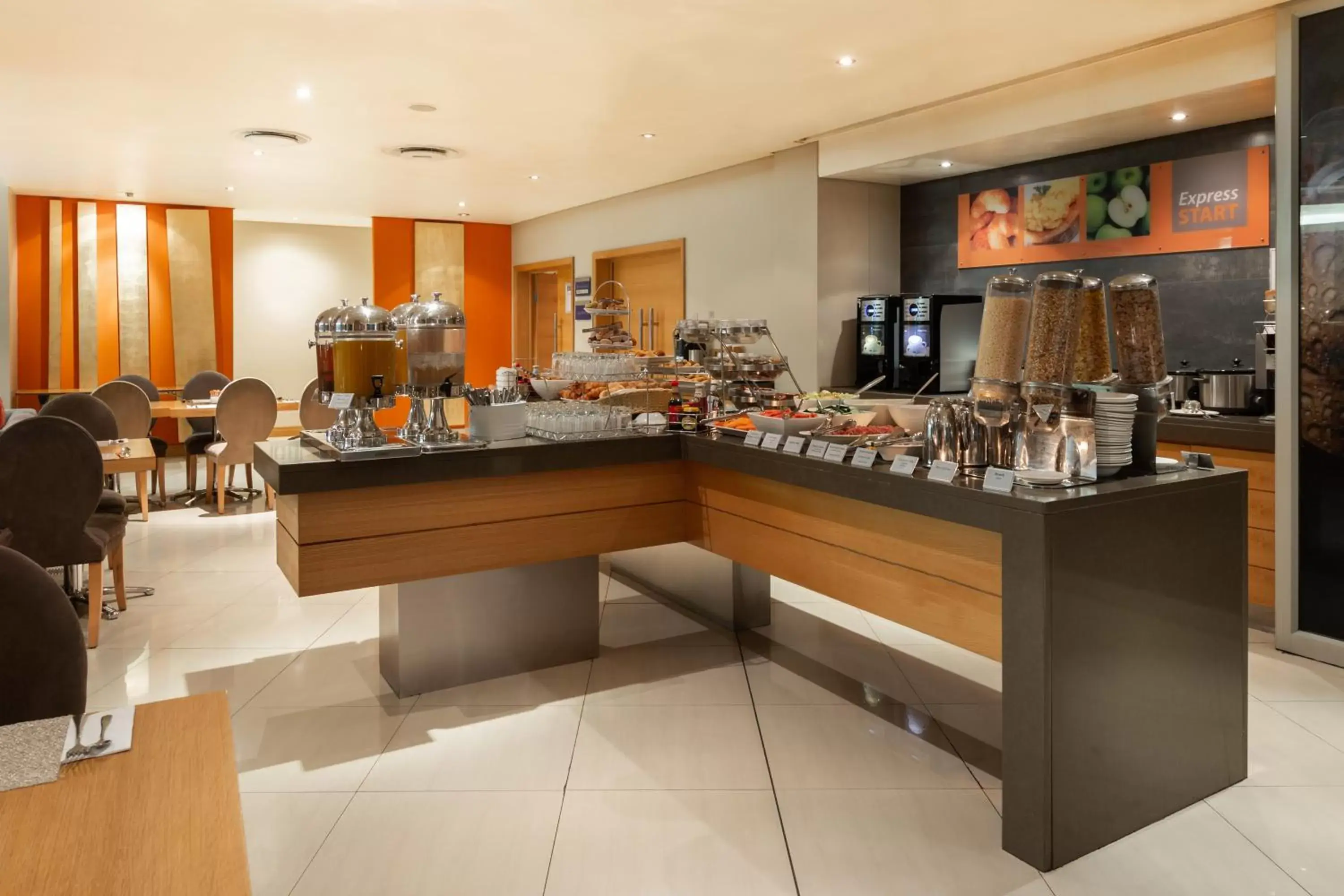 Breakfast, Restaurant/Places to Eat in Holiday Inn Express Cape Town City Centre, an IHG Hotel