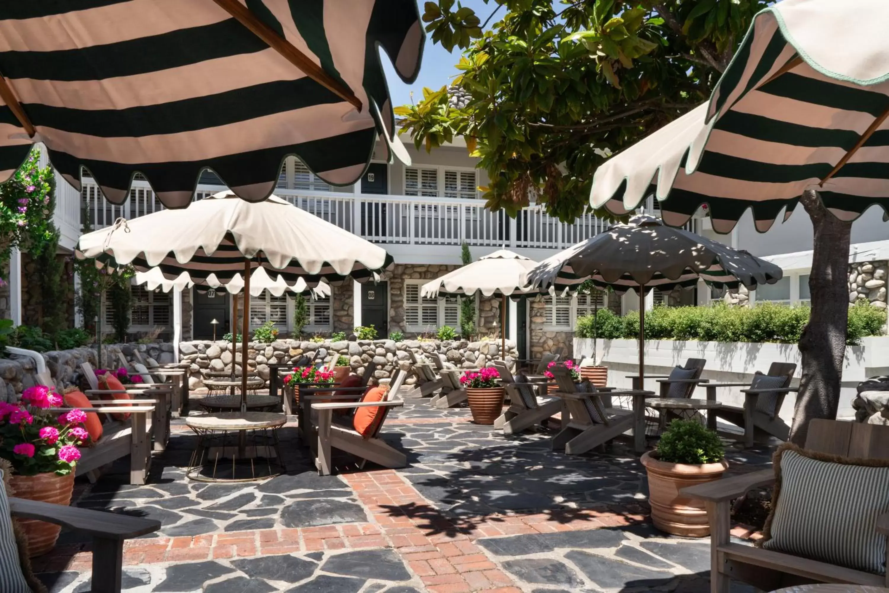 Seating area, Restaurant/Places to Eat in Le Petit Pali at 8th Ave