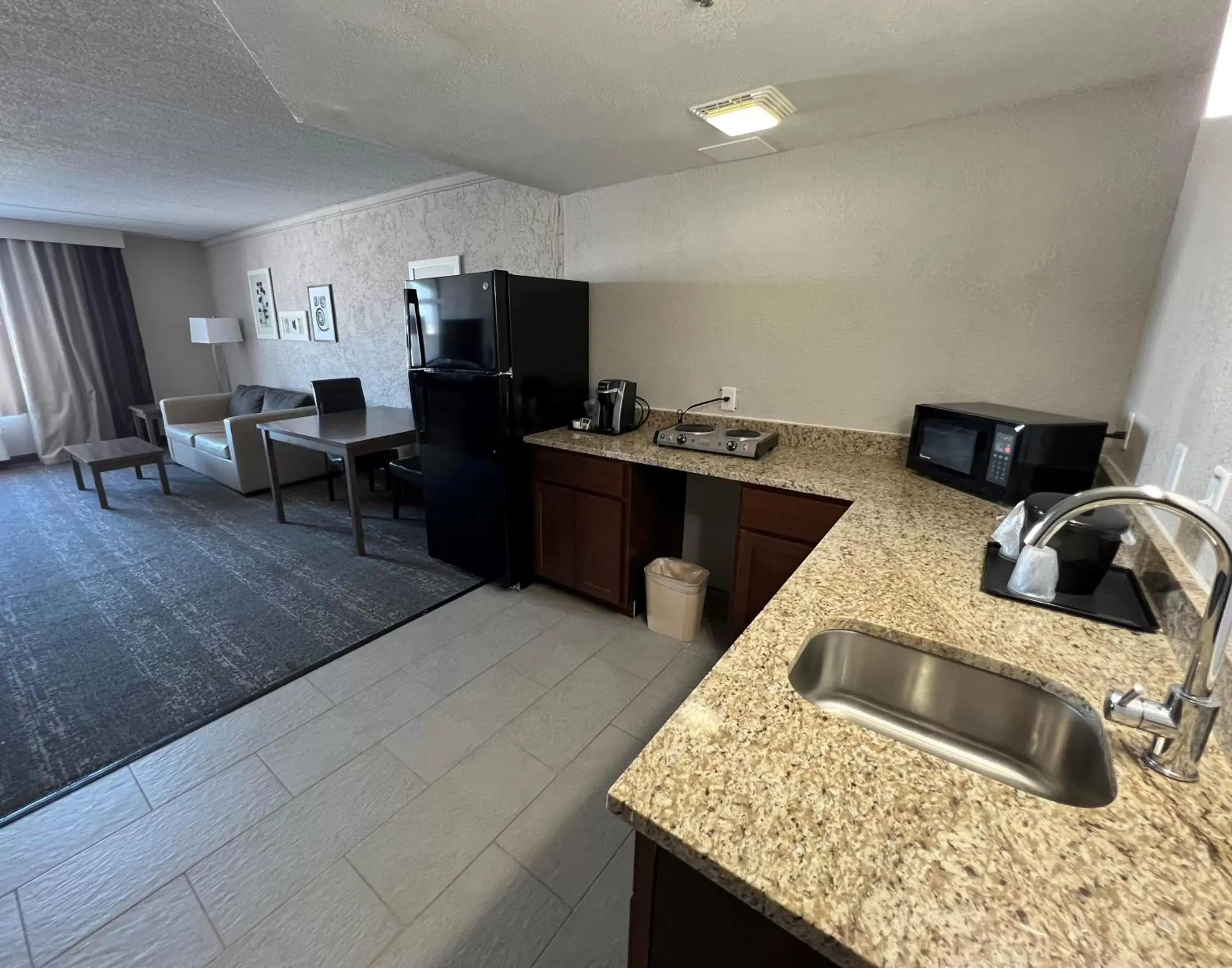 Coffee/tea facilities, Kitchen/Kitchenette in Country Inn & Suites by Radisson, Mt. Pleasant-Racine West, WI