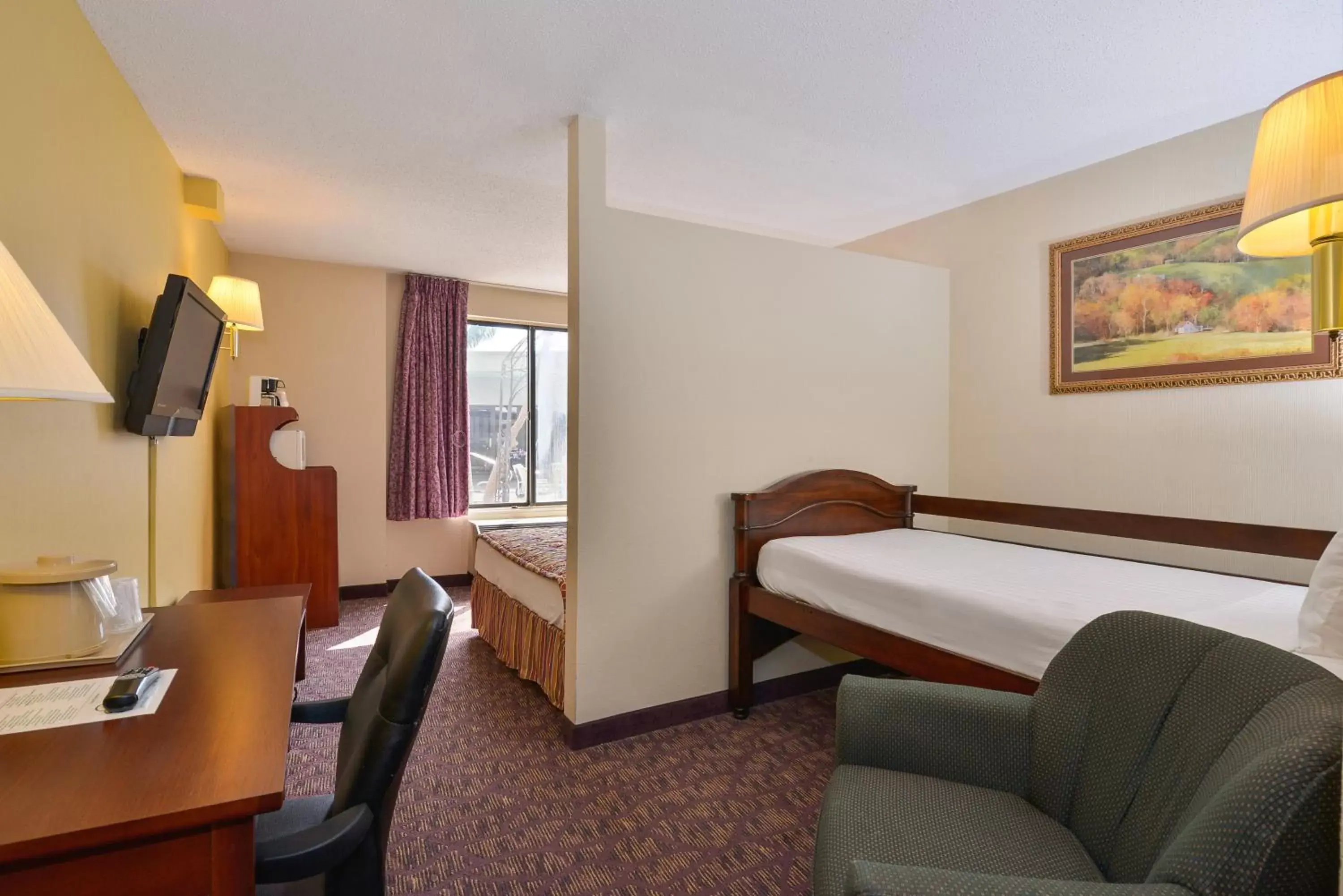 Photo of the whole room, Bed in Lamplighter Inn-South Photo of the whole room, Bed in Lamplighter Inn-South