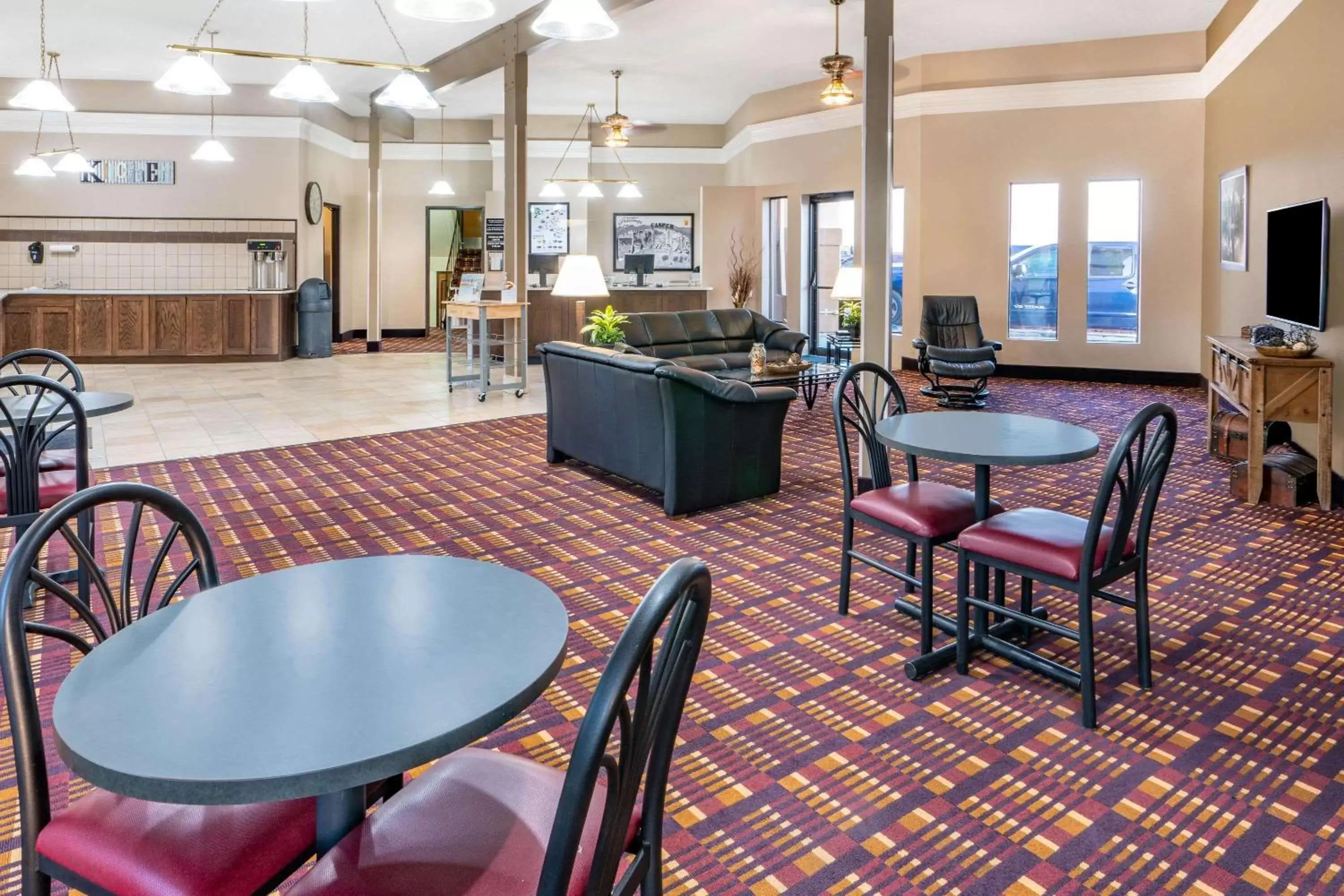 Lobby or reception, Restaurant/Places to Eat in Super 8 by Wyndham Casper West by the River