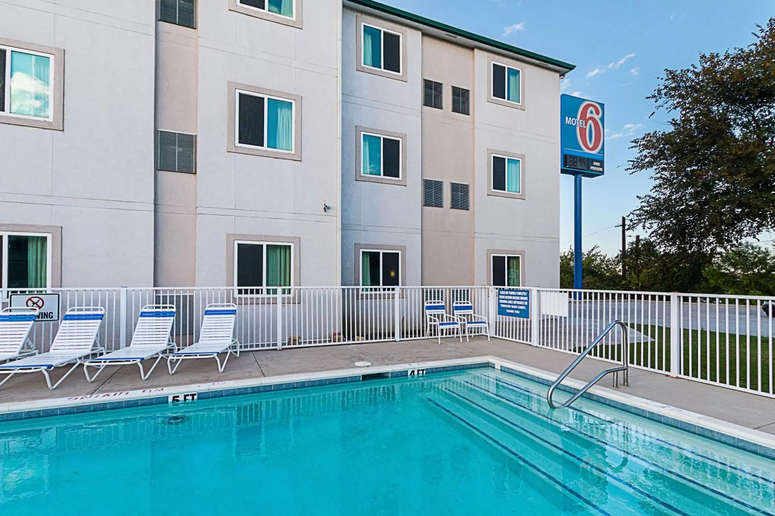 Swimming Pool in Motel 6-Weatherford, TX