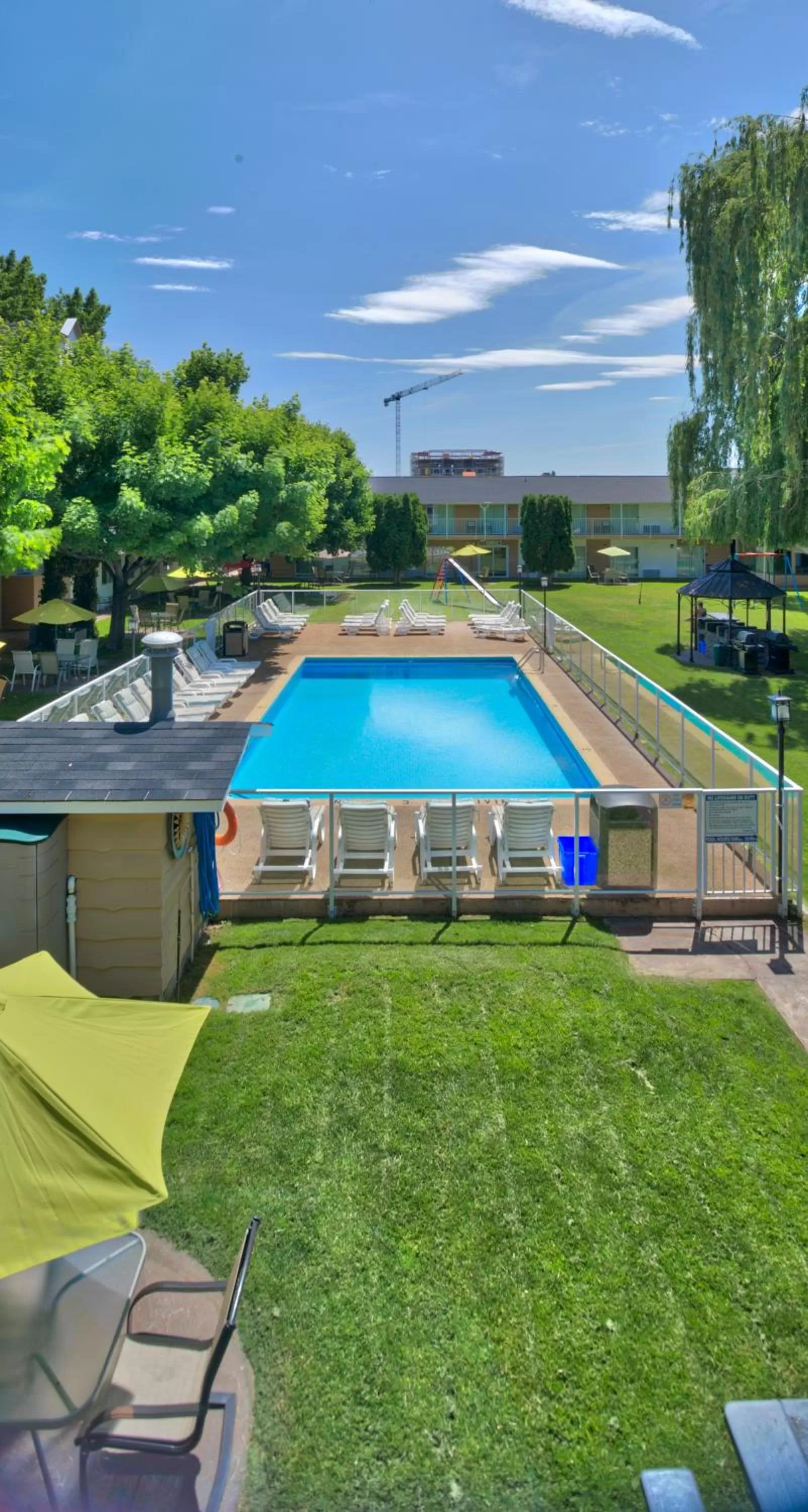 Swimming pool in Best Western Inn at Penticton
