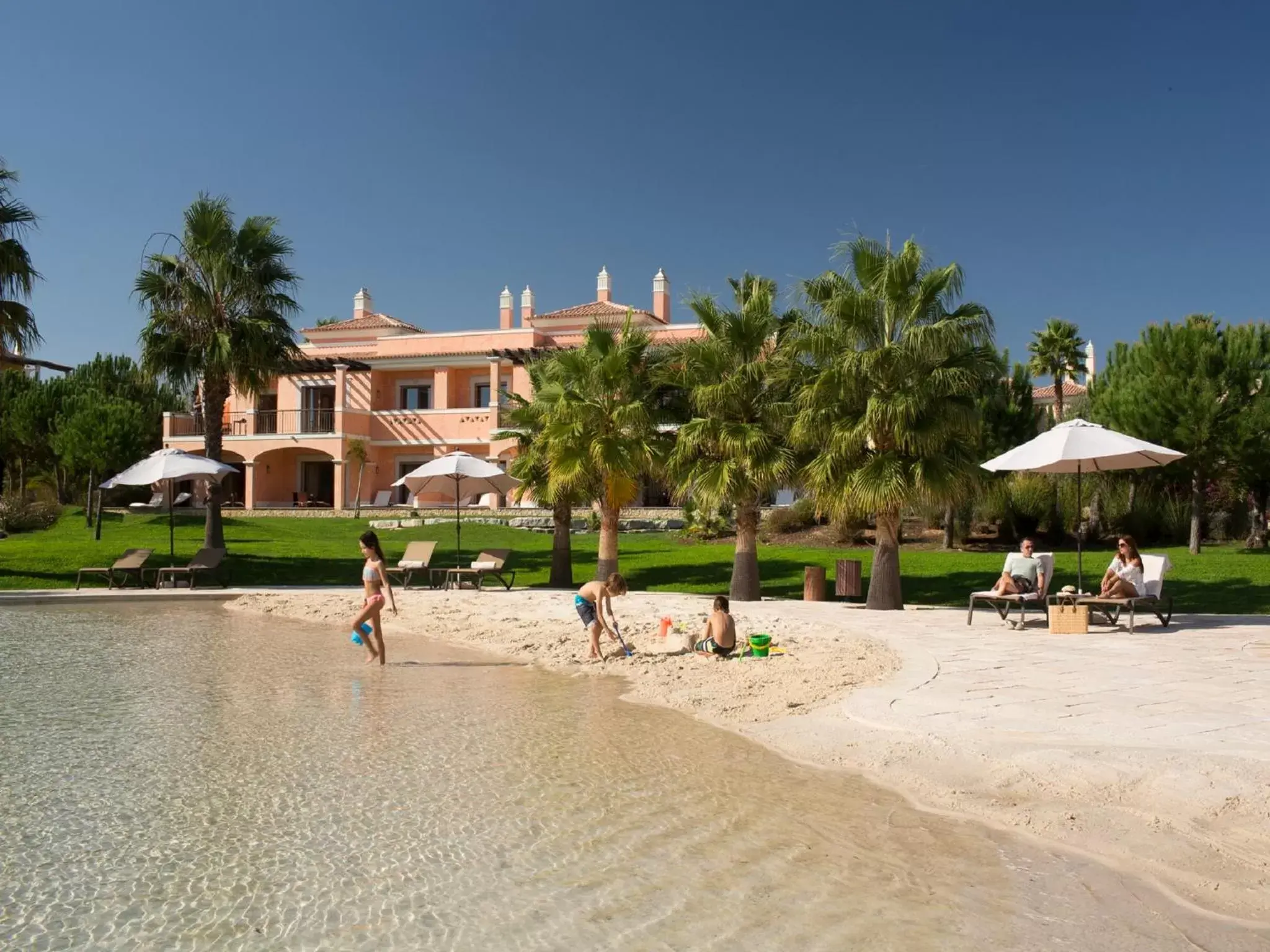 Swimming pool, Beach in Cascade Wellness Resort