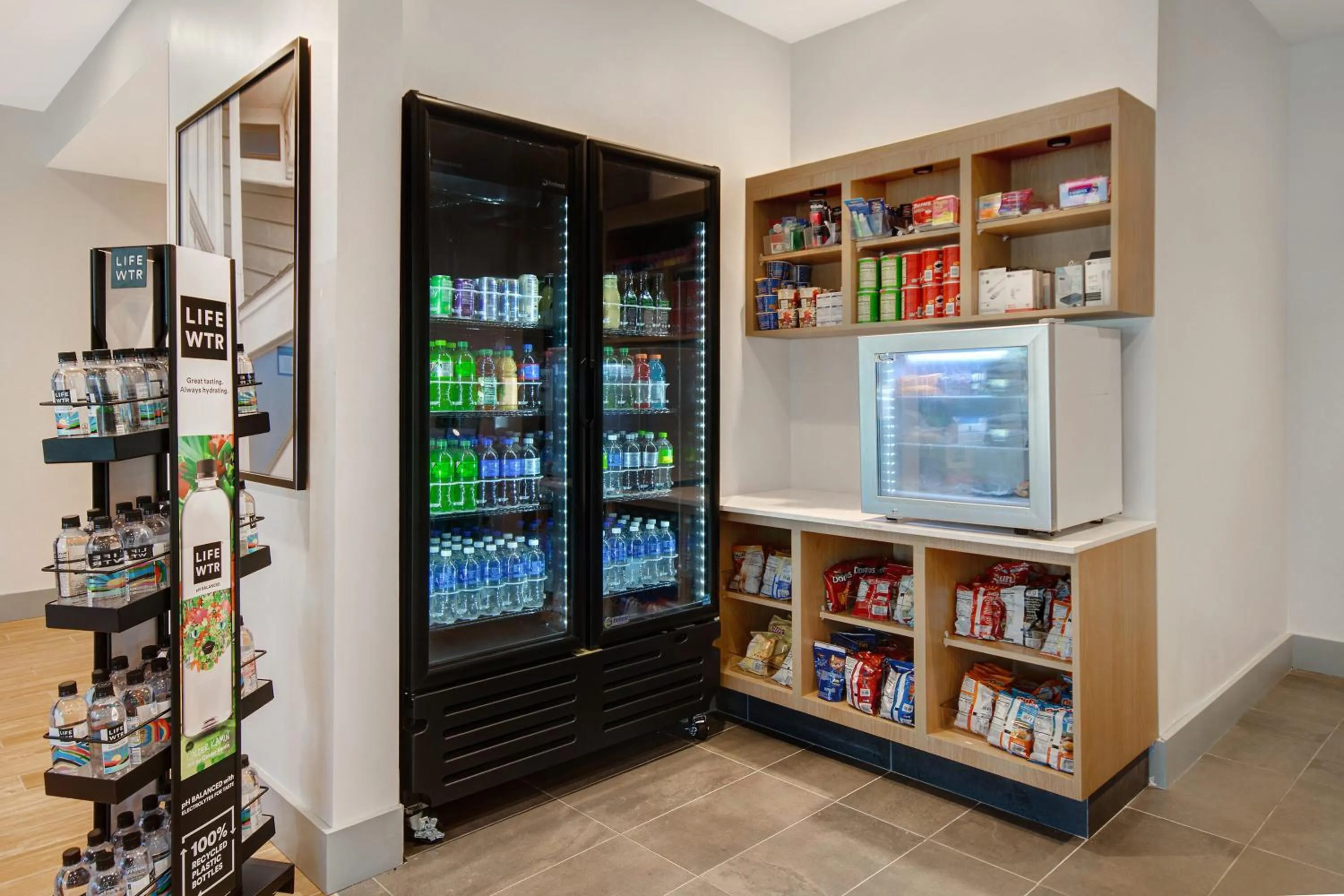 Shopping Area in Hyatt House Mall Of America Msp Airport