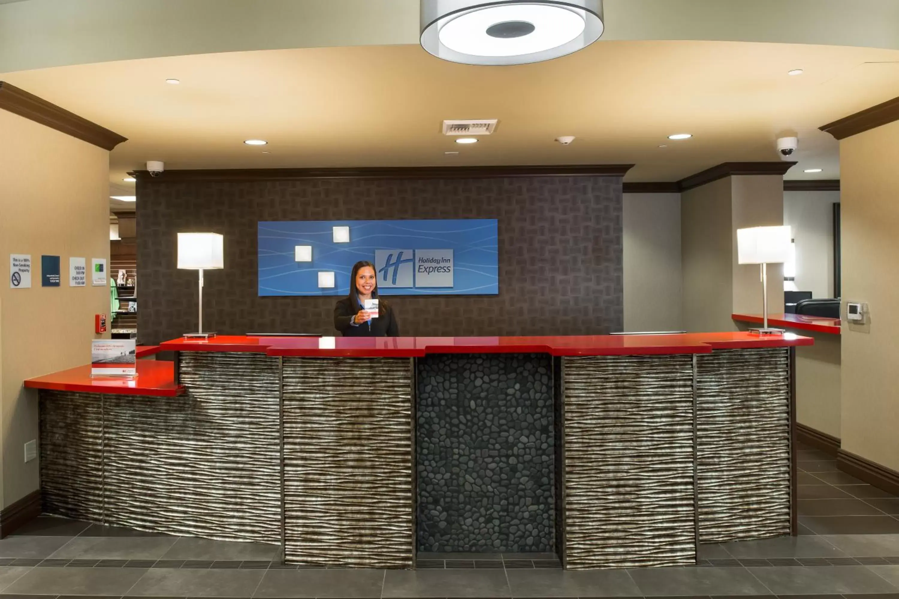 Property building, Lobby/Reception in Holiday Inn Express Redwood National Park, an IHG Hotel