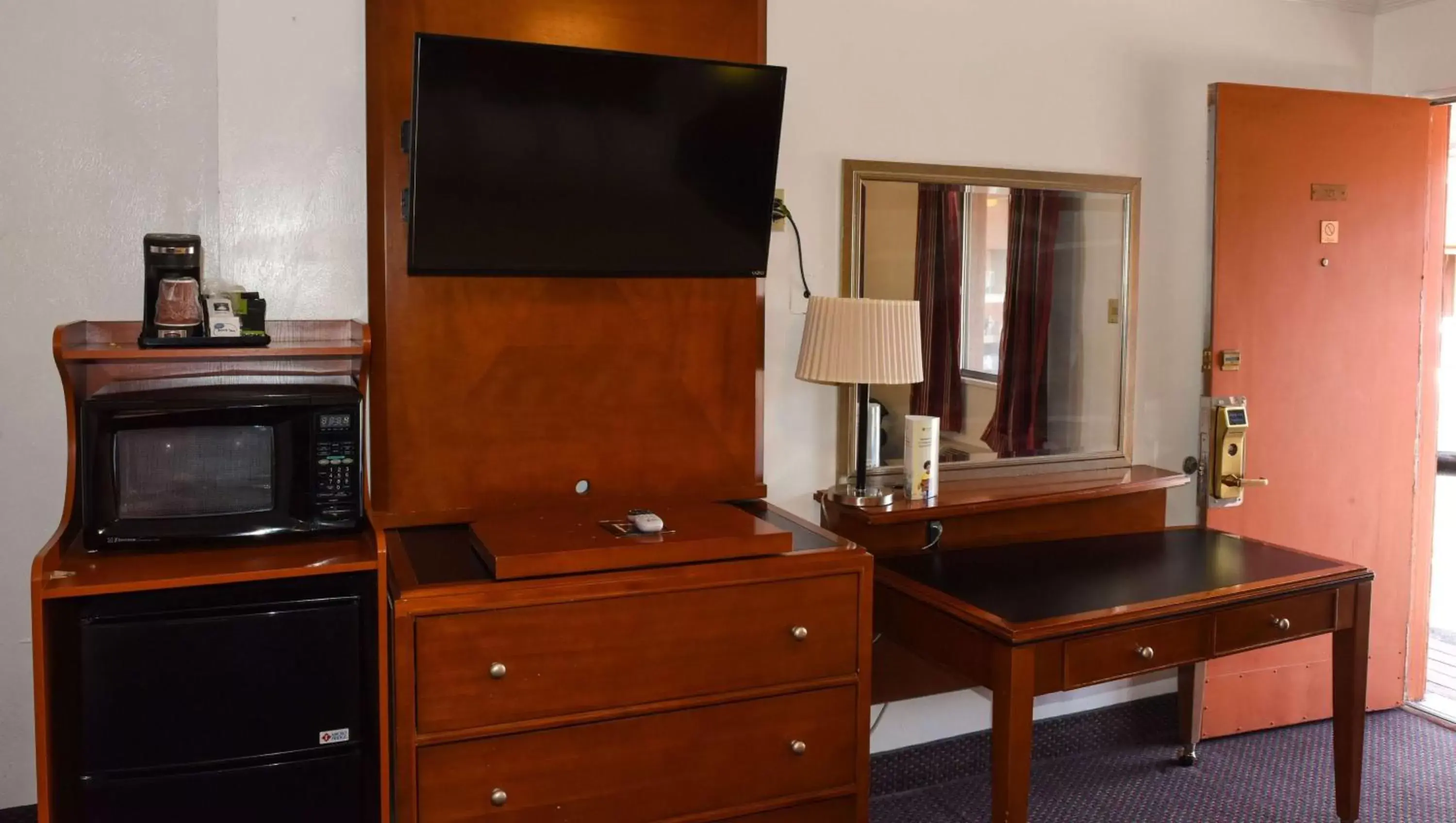 Photo of the whole room, TV/Entertainment Center in Magnuson Cedar City