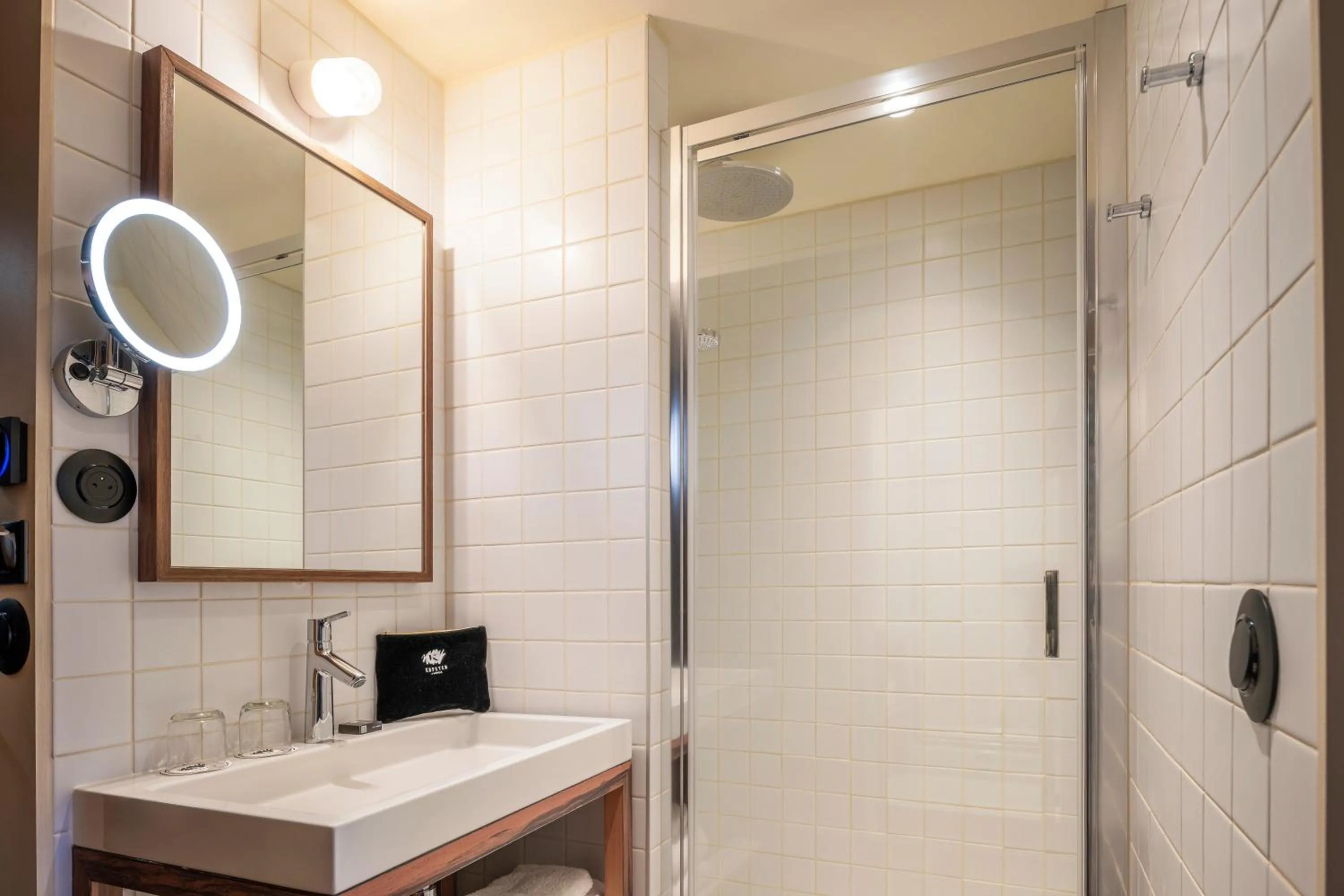Shower in Kopster Hotel Paris Porte de Versailles